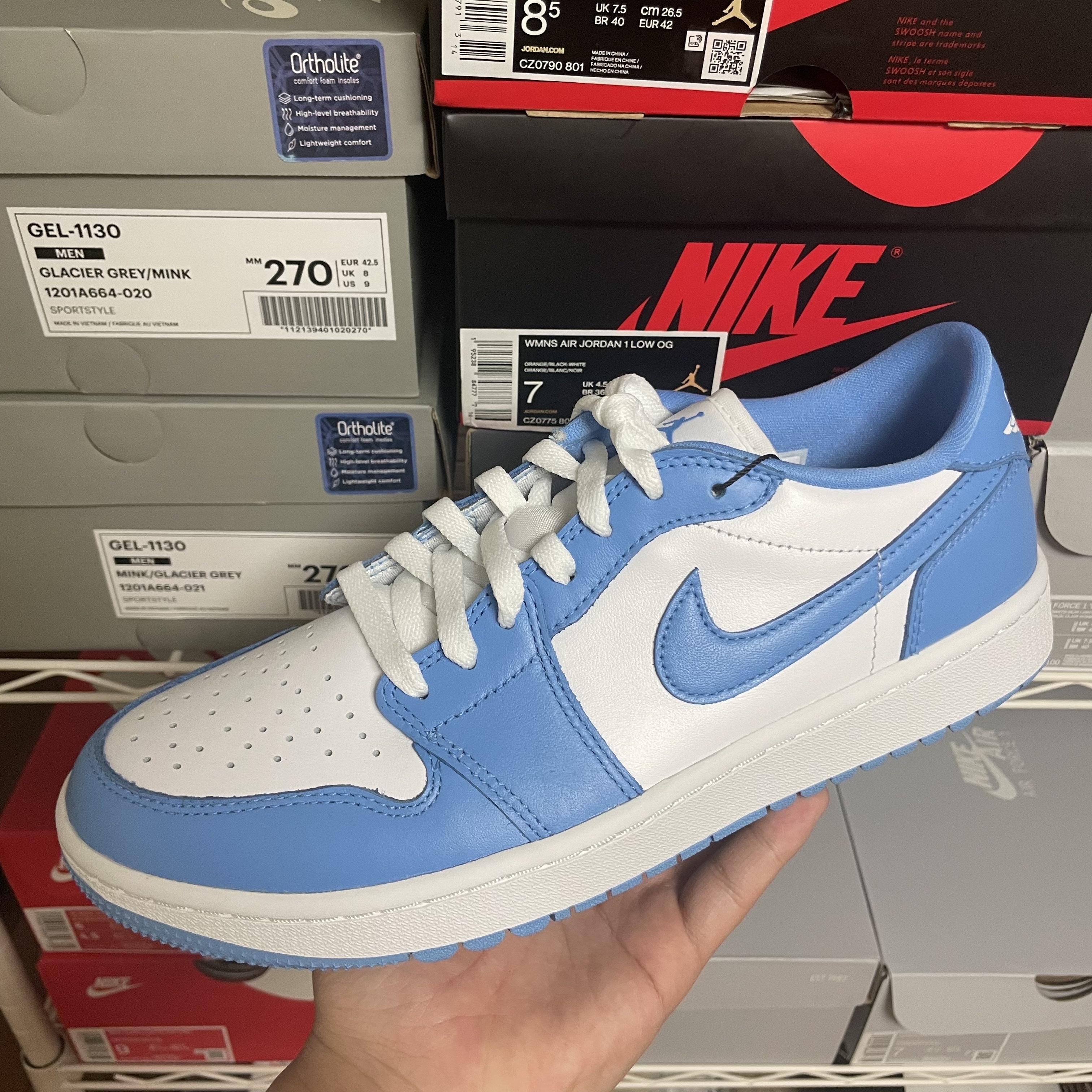Jordan 1 Low Golf White and University Blue 착용 스타일