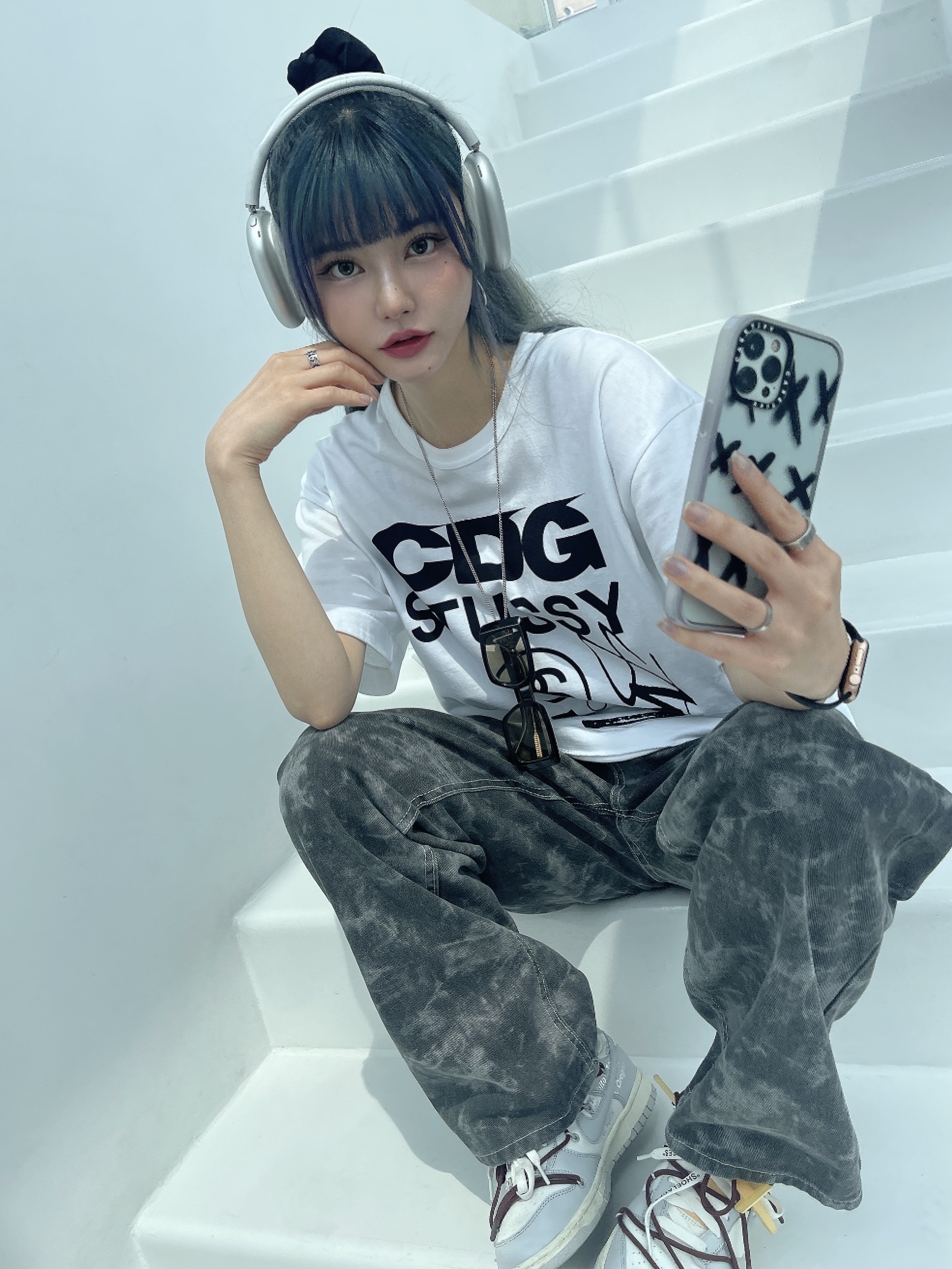 CDG x Stussy T-Shirt White, Nike x Off-White Dunk Low The 50 - Lot 46 착용 스타일