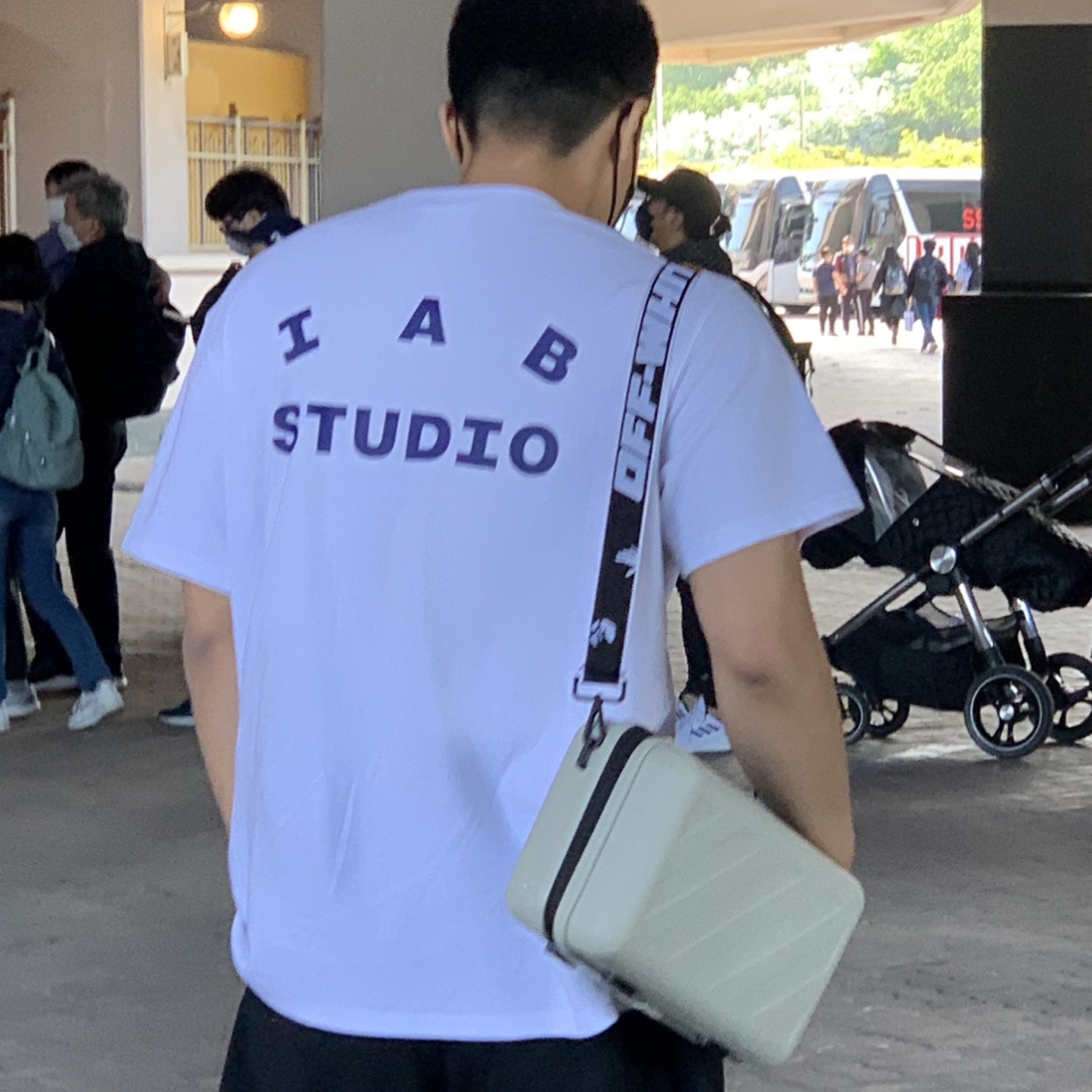 IAB Studio T-Shirt White, Off-White x Amore Pacific Protection Box (Without Cosmetics) 착용 스타일