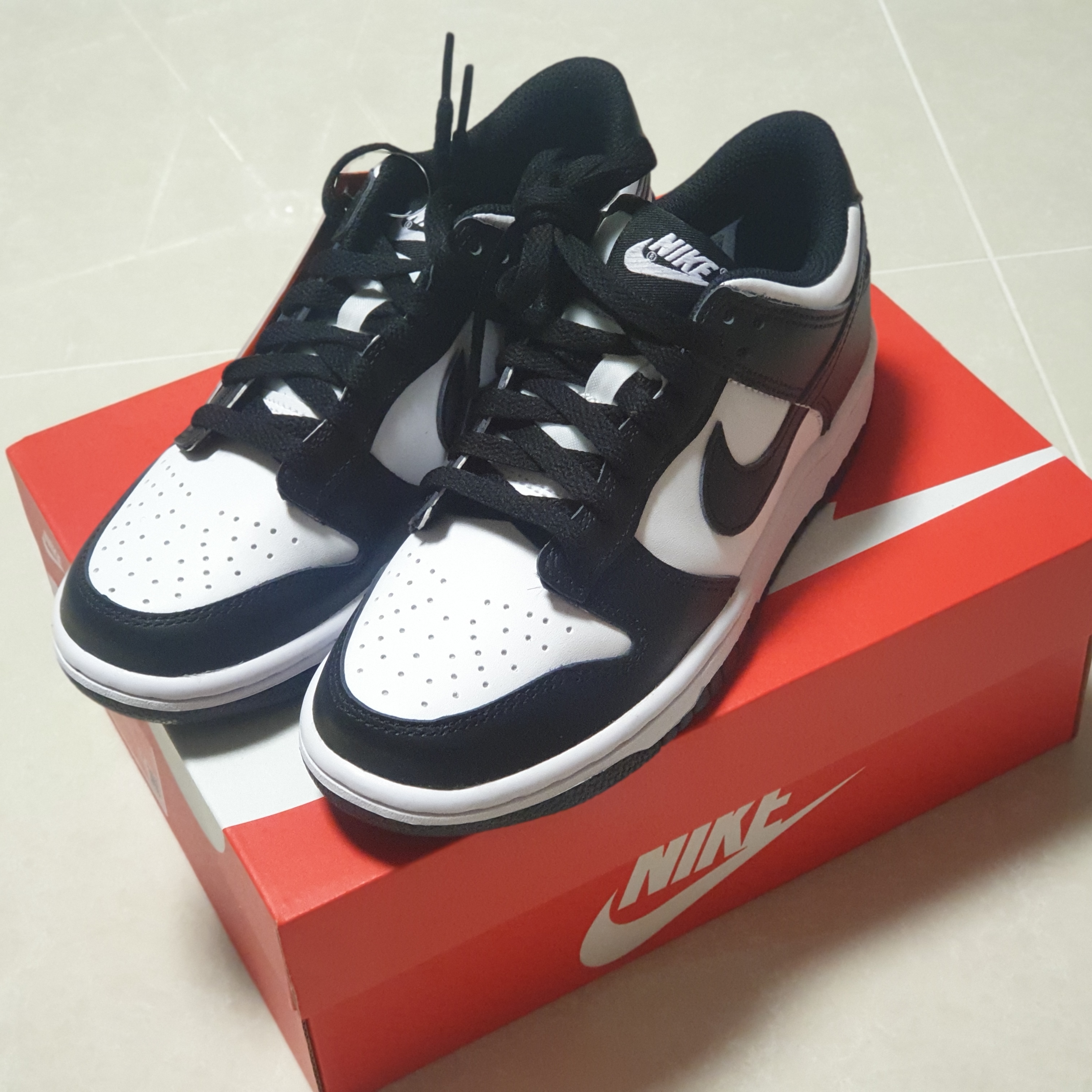 (GS) Nike Dunk Low Black 착용 스타일