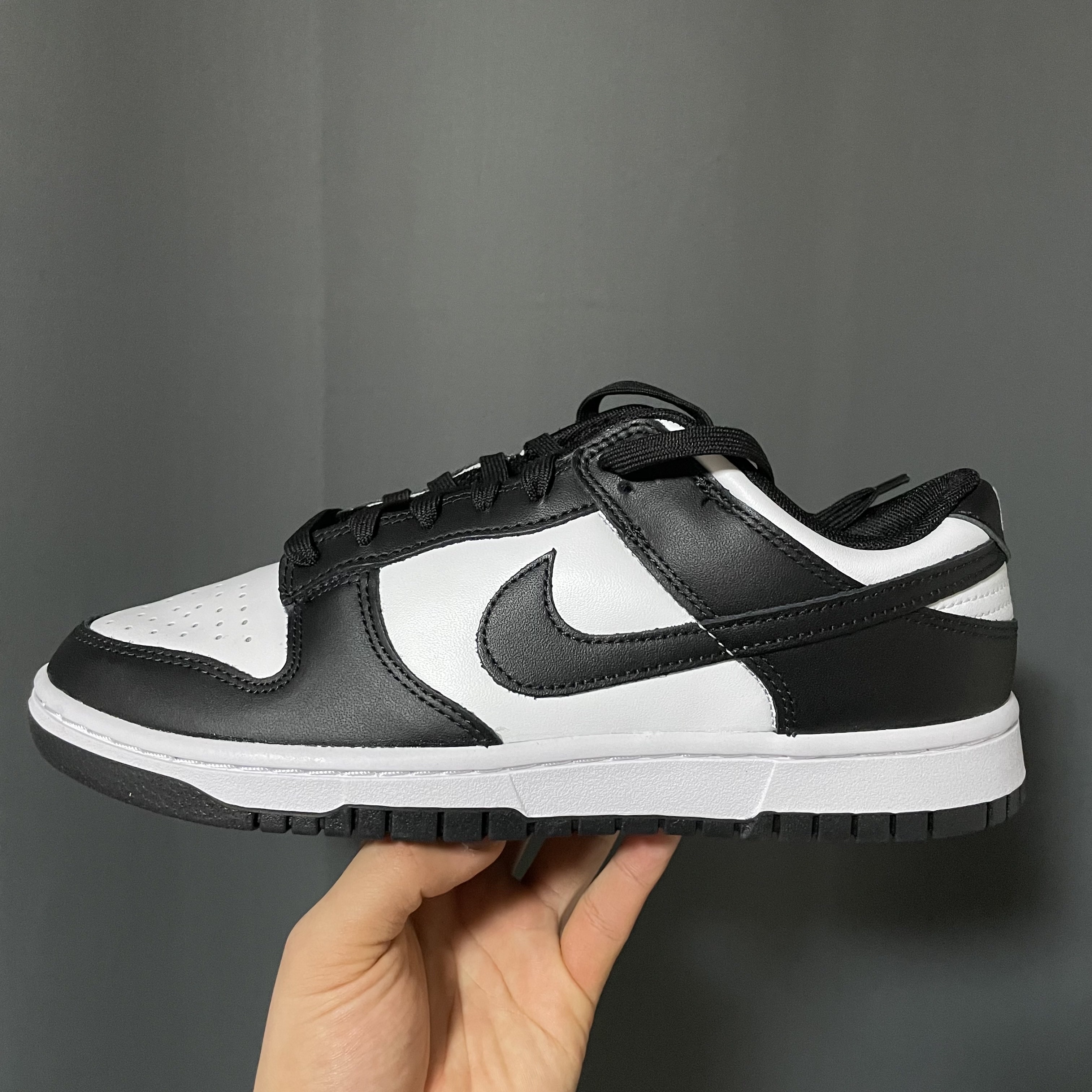 Nike Dunk Low Retro Black 착용 스타일