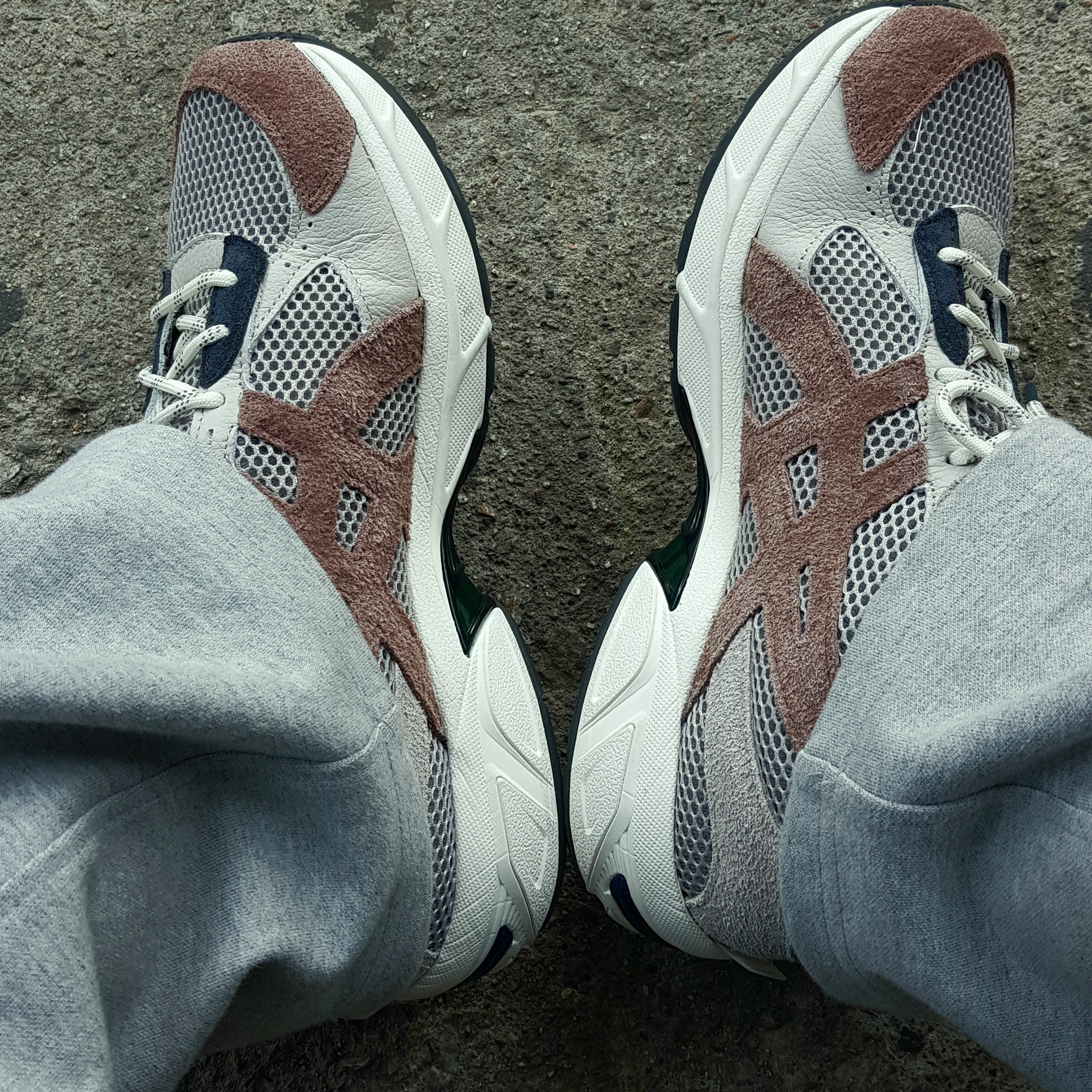Asics x Hal Studios Gel-1130 Smoke Grey 착용 스타일