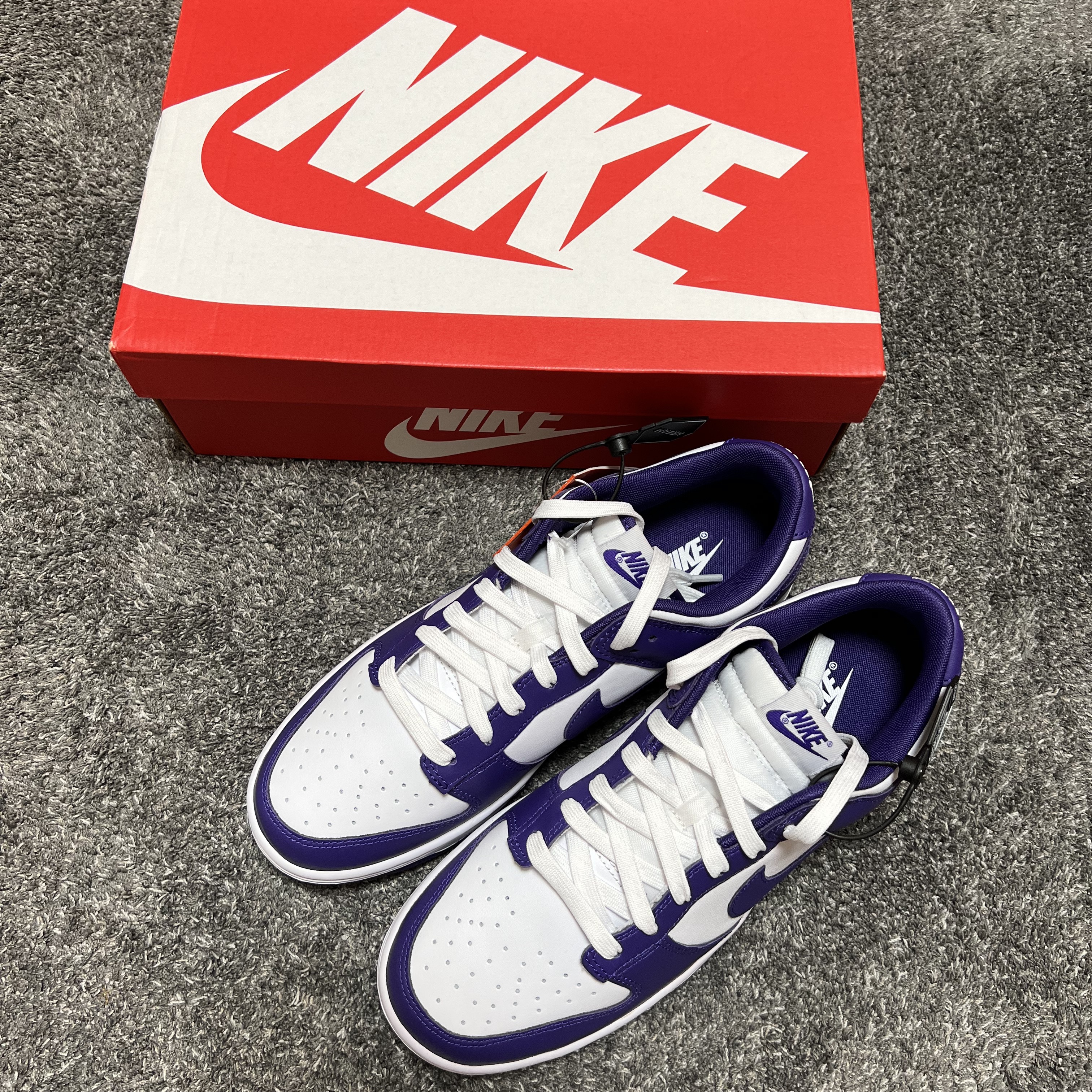 Nike Dunk Low Retro Championship Court Purple 착용 스타일 - 3