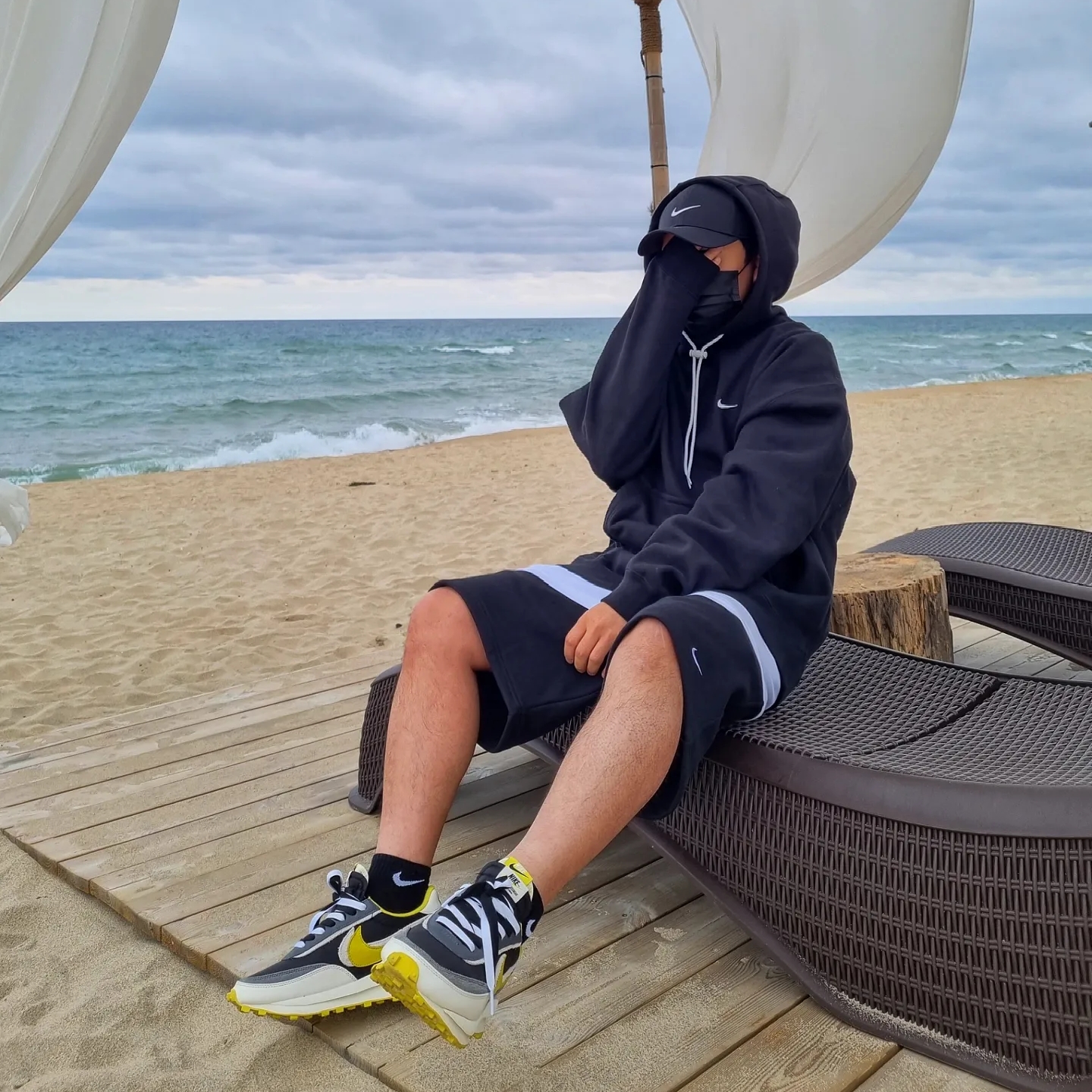 Nike NRG Solo Swoosh Fleece Hoodie Black White - Asia, Nike NRG Solo Swoosh Fleece Hoodie Black White - US/EU 착용 스타일