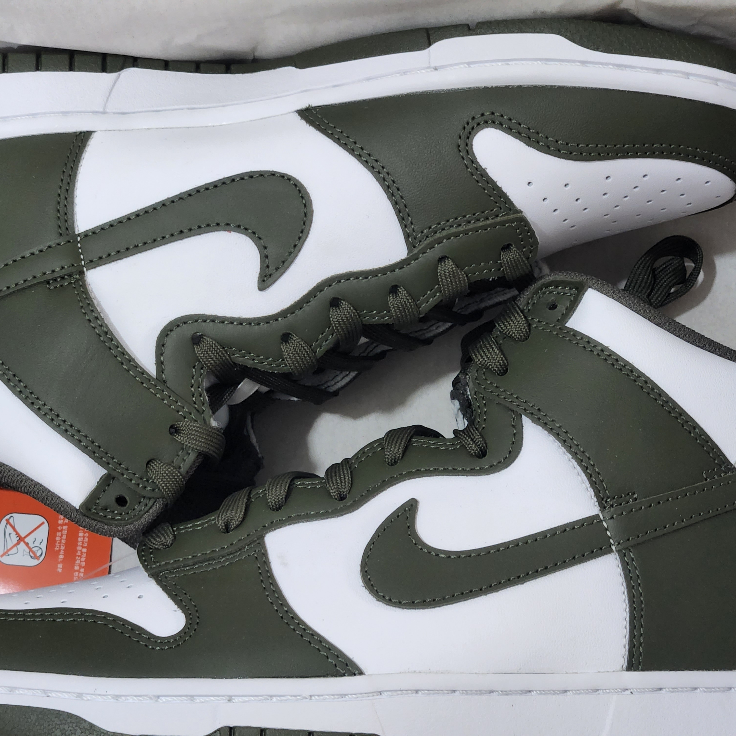 Nike Dunk High Retro Championship Khaki 착용 스타일 - 1