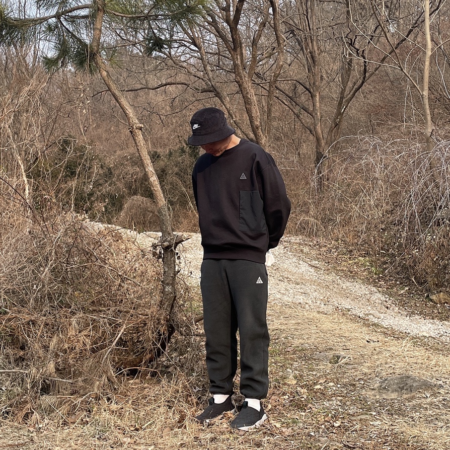 Nike ACG Moc 3.5 Black, Nike ACG Polartec Wolf Tree Pants Off Noir - Asia 착용 스타일