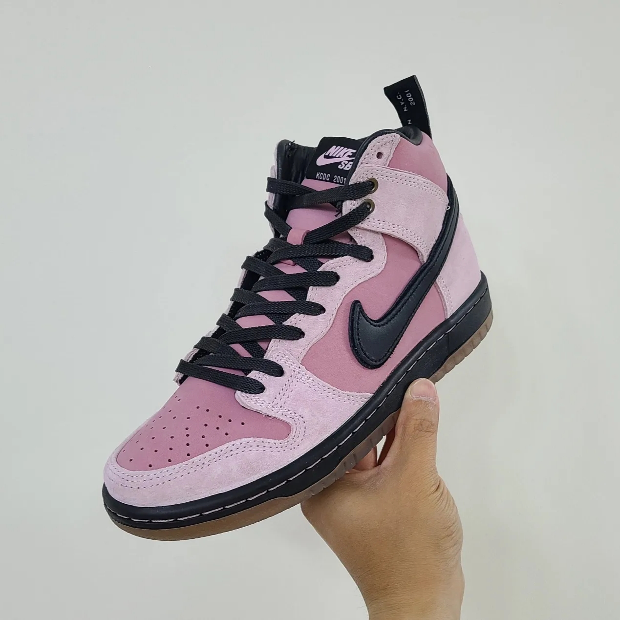 Nike x KCDC SB Dunk High Pro QS Elemental Pink 착용 스타일 - 1
