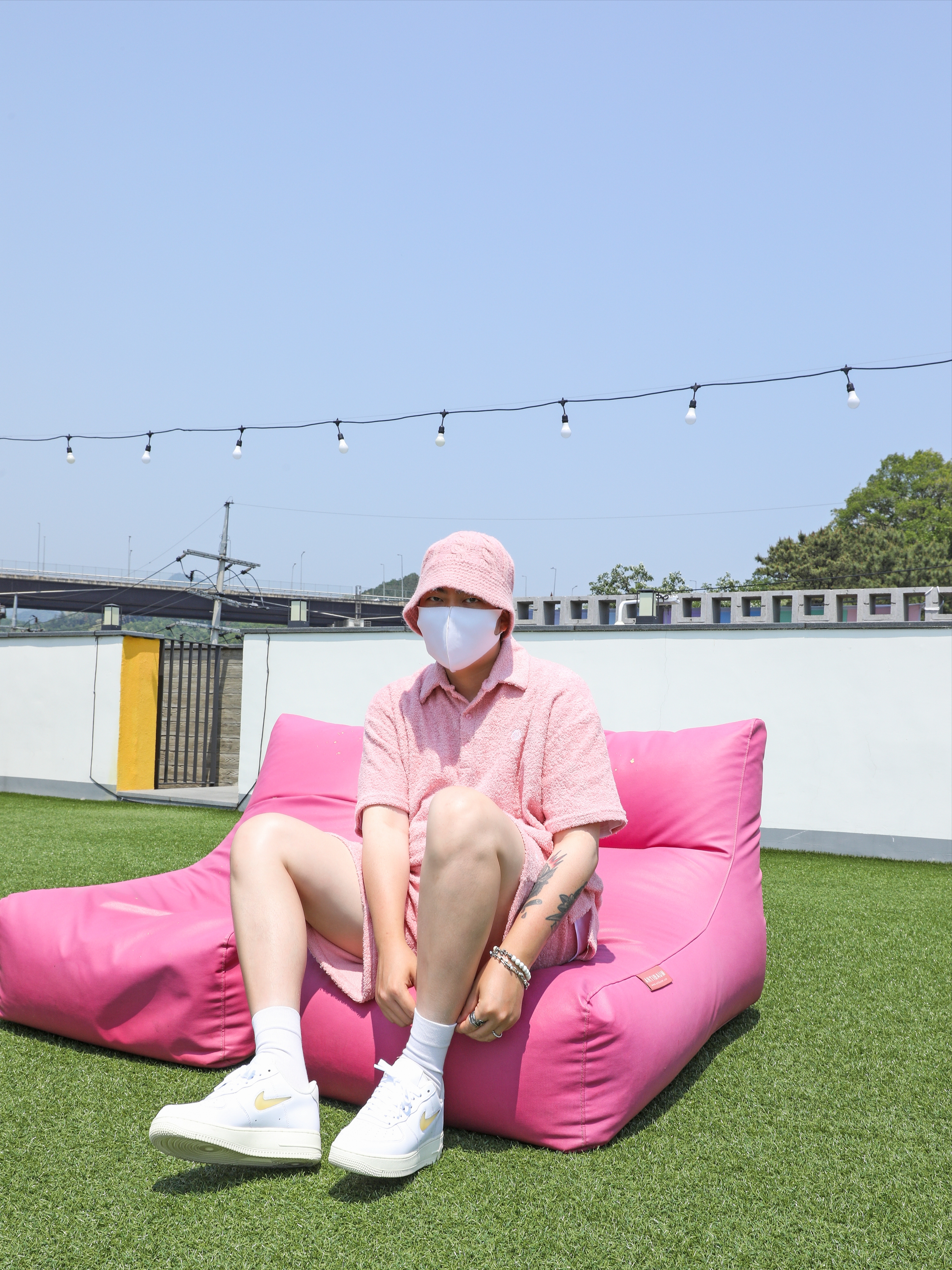 Nike Air Force 1 '07 LX Pale Vanilla 착용 스타일 - 3