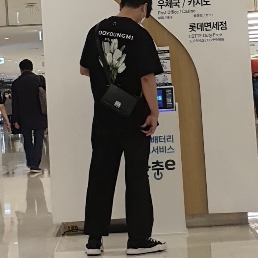 Wooyoungmi Flower Print Back Logo T-Shirt Black - 22SS, Maison Mihara Yasuhiro Peterson OG Sole Canvas Low Sneakers Black 착용 스타일