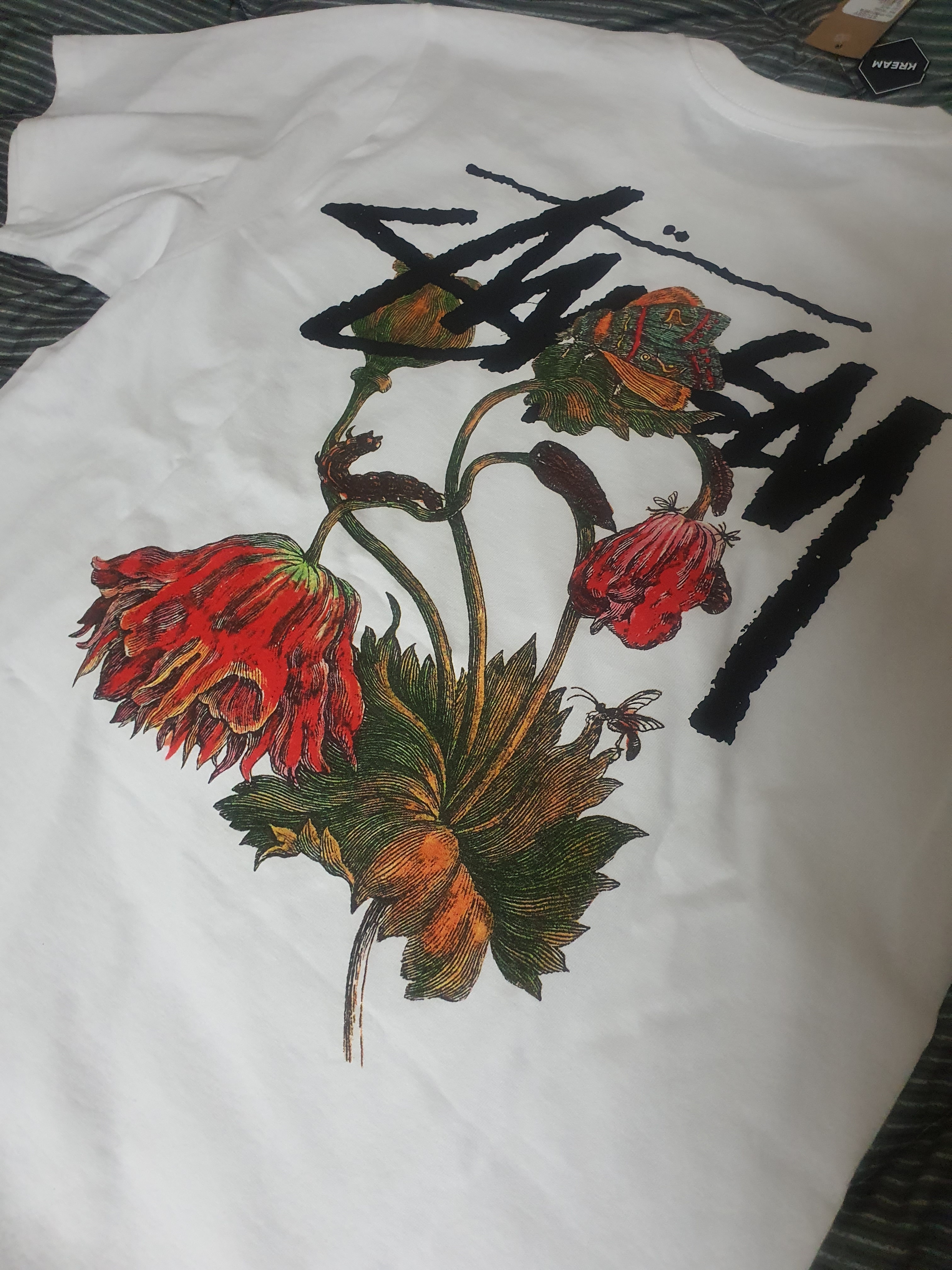 Stussy Withered Flower T-Shirt White 착용 스타일 - 1