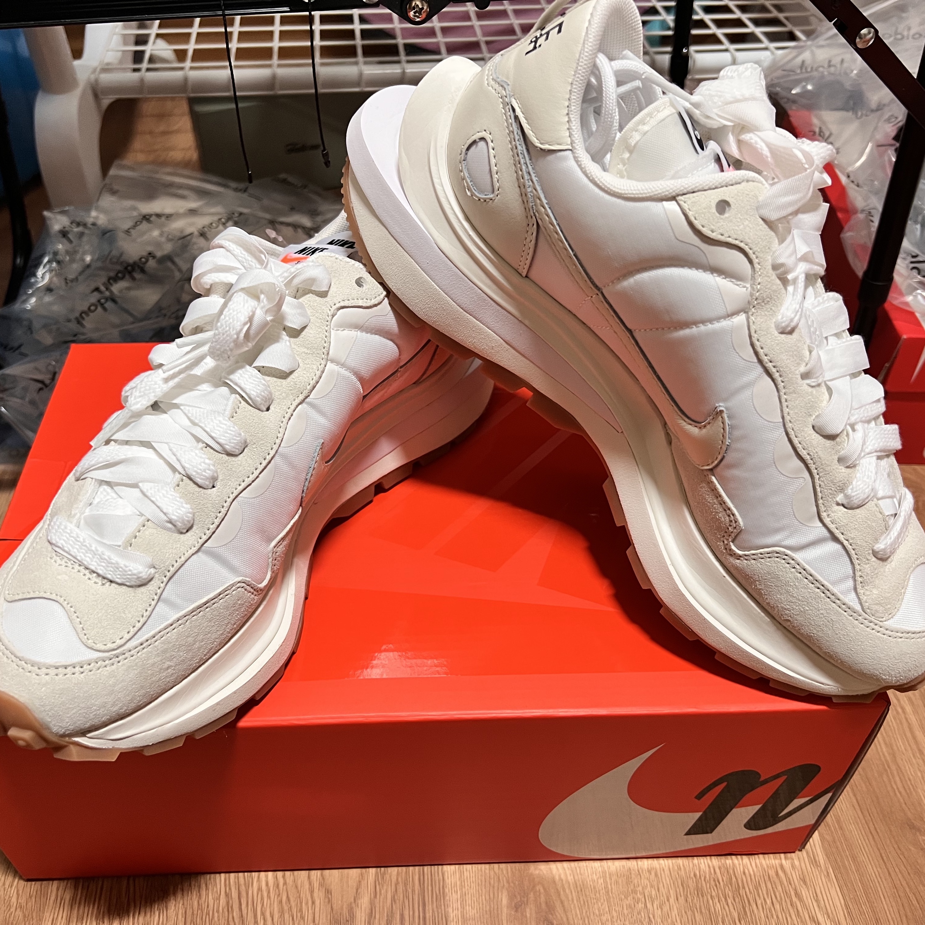 Nike x Sacai VaporWaffle White and Gum 착용 스타일