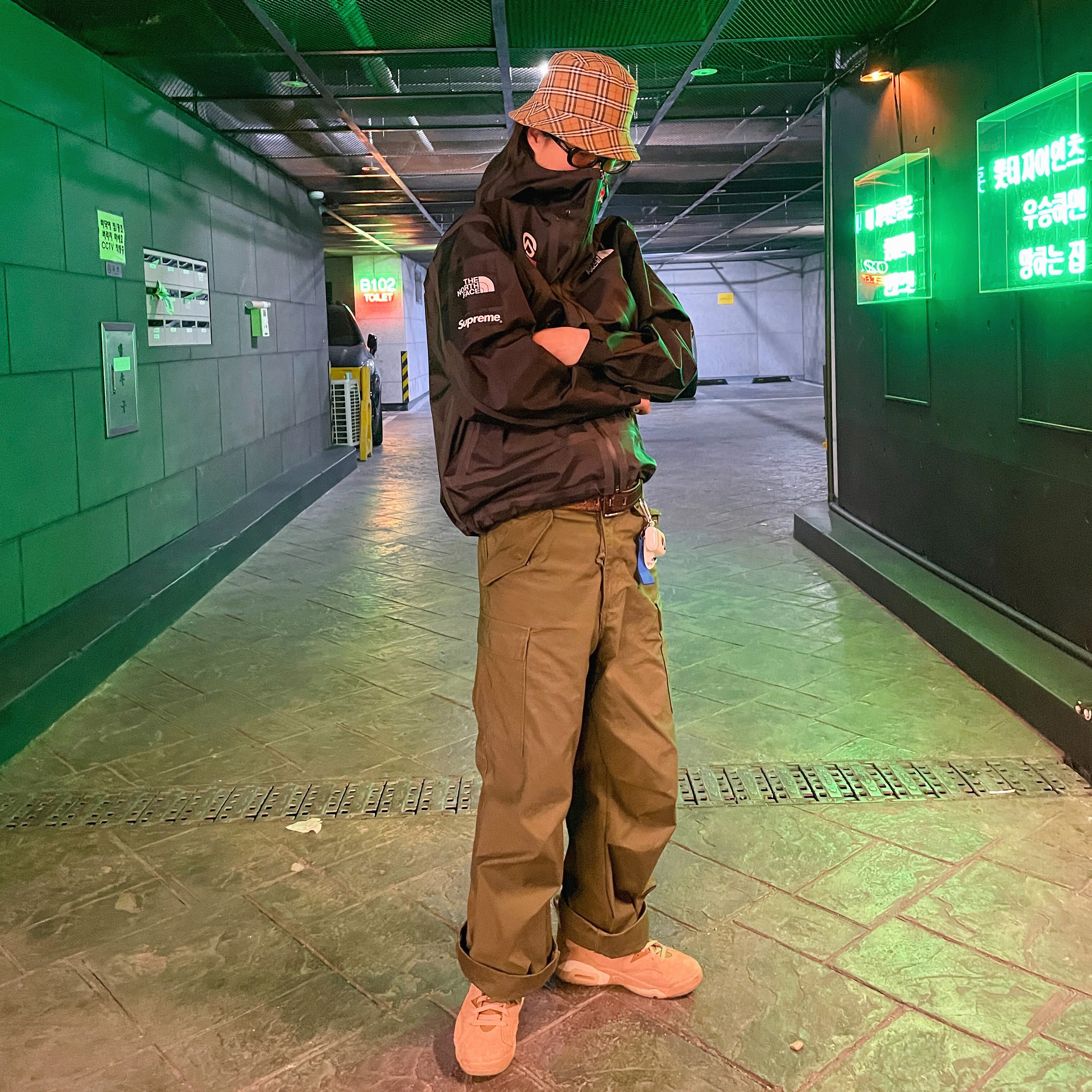 Supreme x The North Face Summit Series Outer Tape Seam Jacket Black - 21SS, Jordan 6 x Travis Scott Retro SP British Khaki 착용 스타일