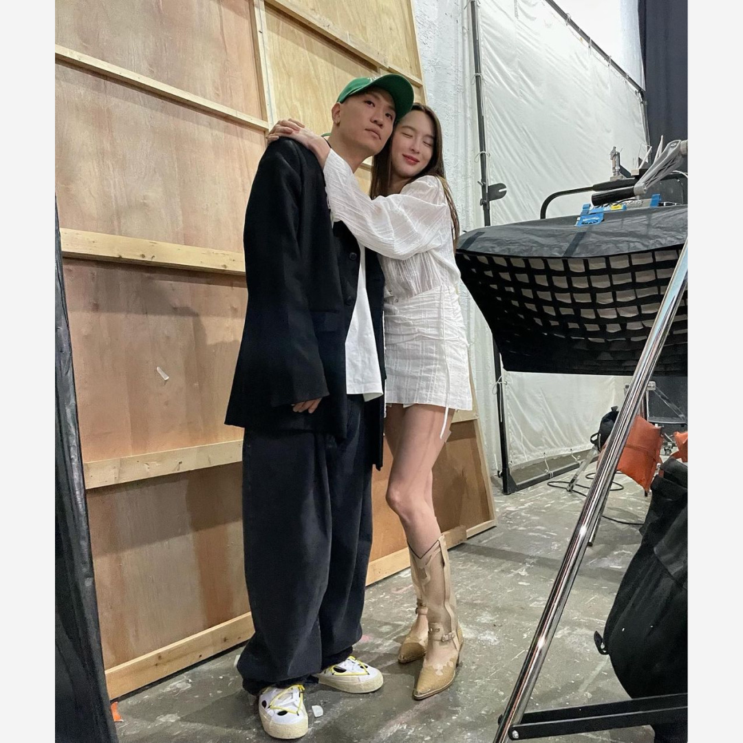 Nike x Off-White Blazer Low '77 White and University Red 착용 스타일 - 2