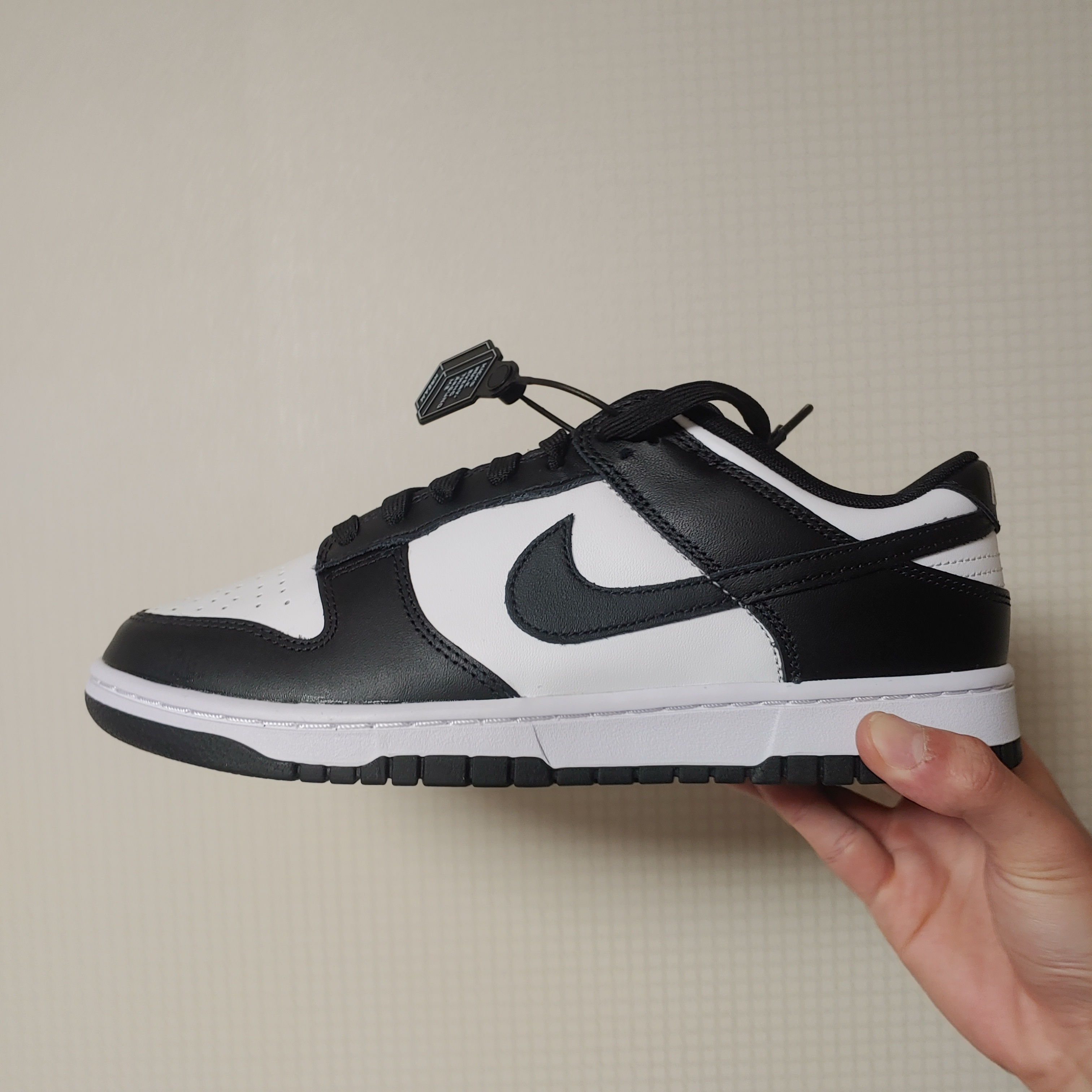 Nike Dunk Low Retro Black 착용 스타일 - 2