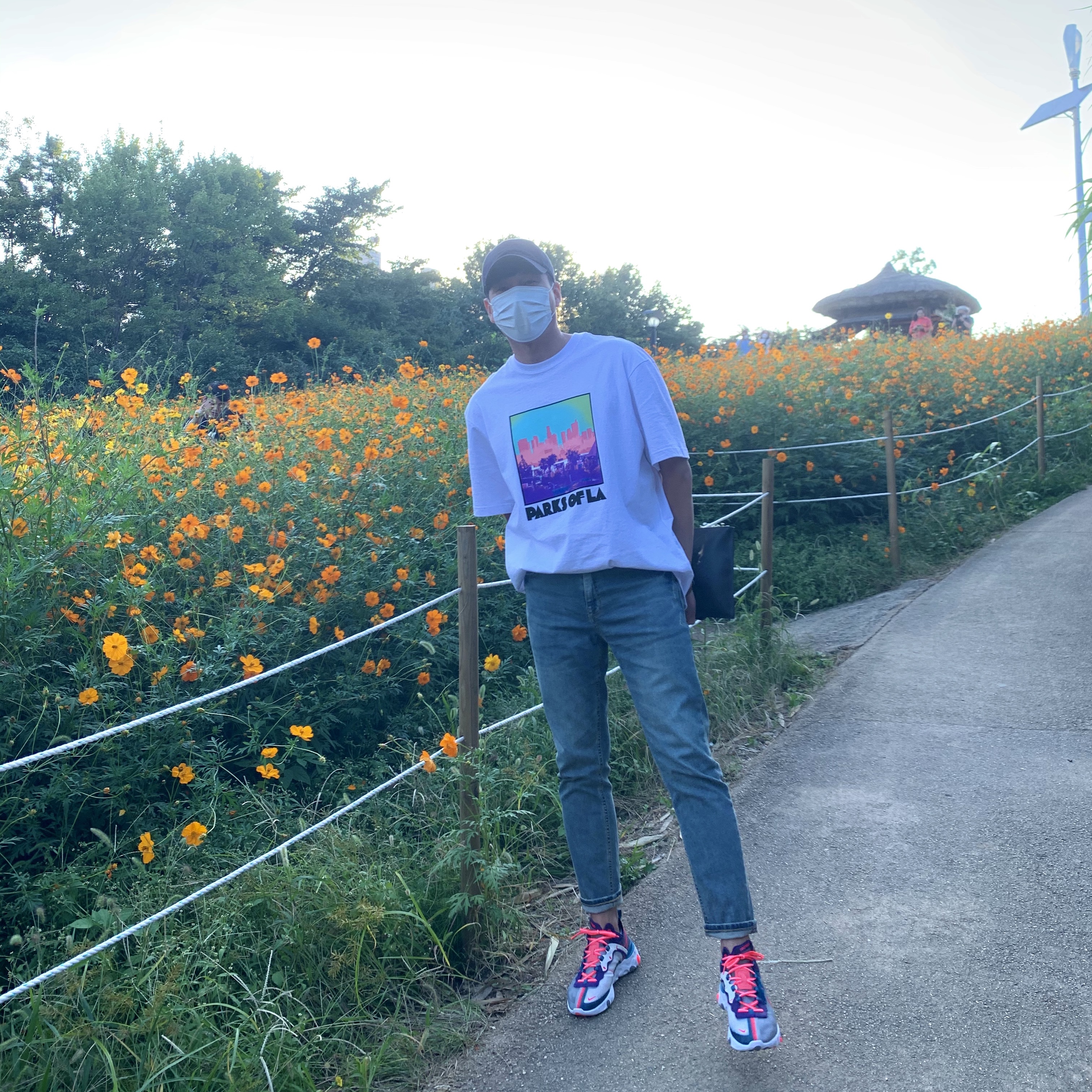 Nike React Element 87 Red Orbit 착용 스타일