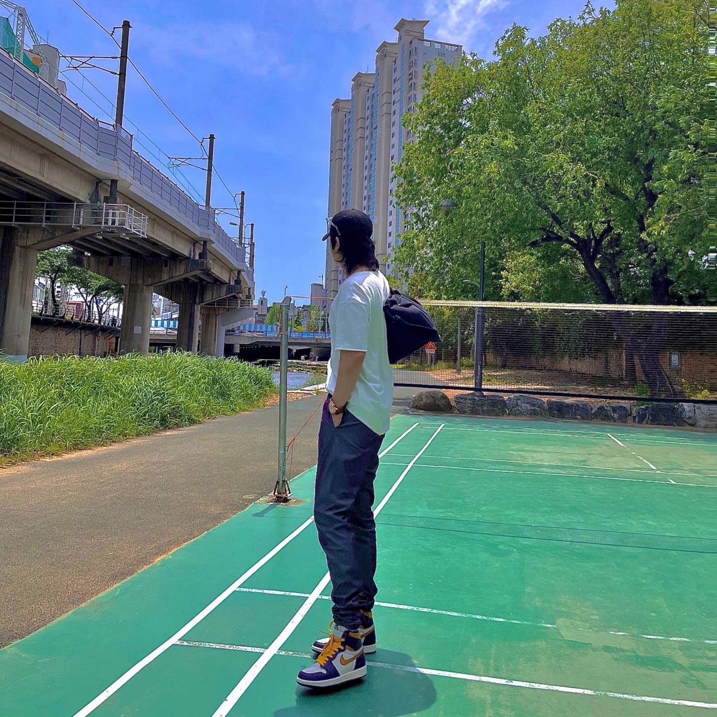 Jordan 1 Retro High OG Defiant SB LA to Chicago, Essentials Track Pants Iridescent - 20SS 착용 스타일