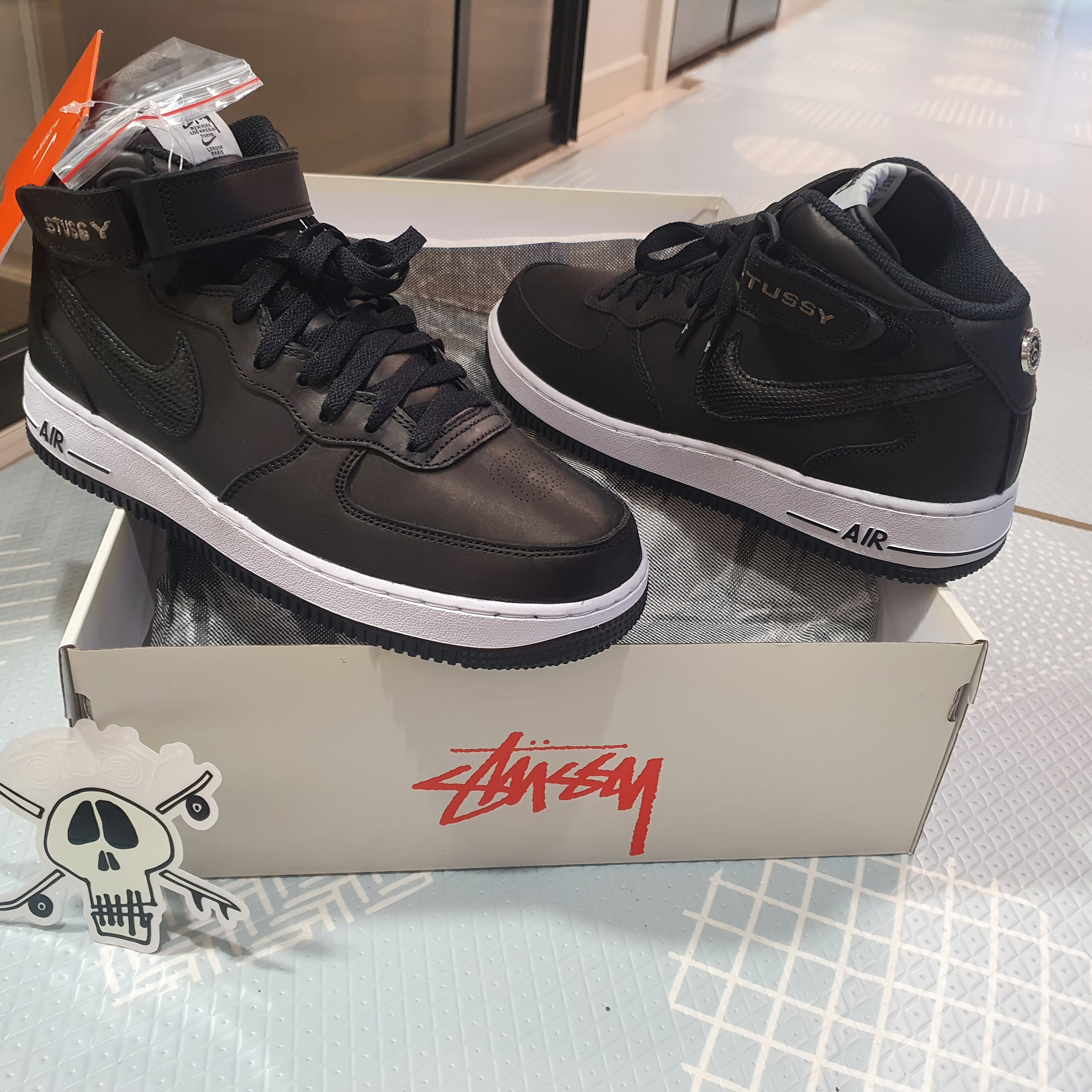 Nike x Stussy Air Force 1 '07 Mid SP Black 착용 스타일