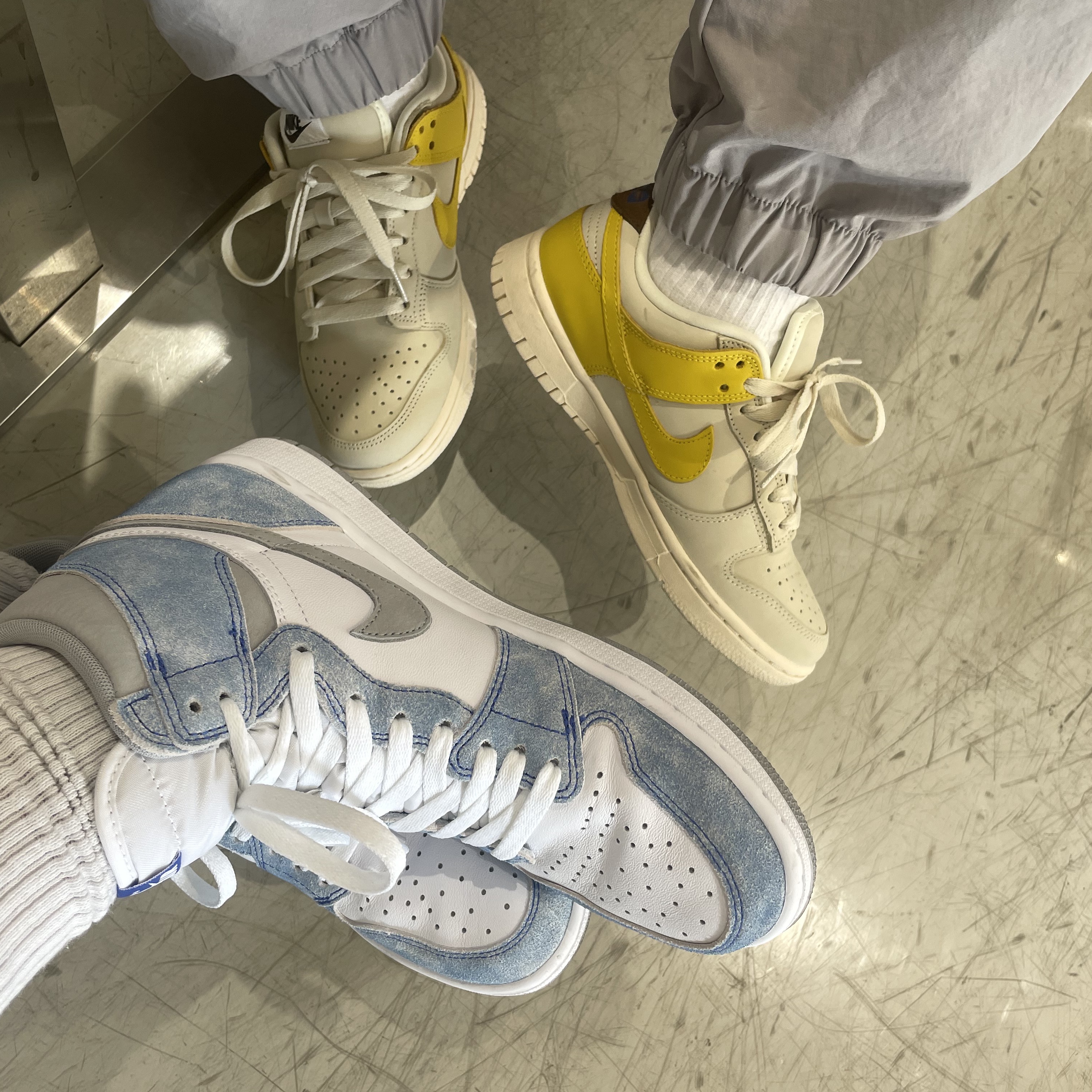 Jordan 1 Retro High OG Hyper Royal, (W) Nike Dunk Low LX Banana 착용 스타일