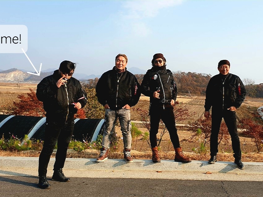 Darkr8m Studio x Alpha Industries Roommate MA-1 Jacket Black Silver 착용 스타일