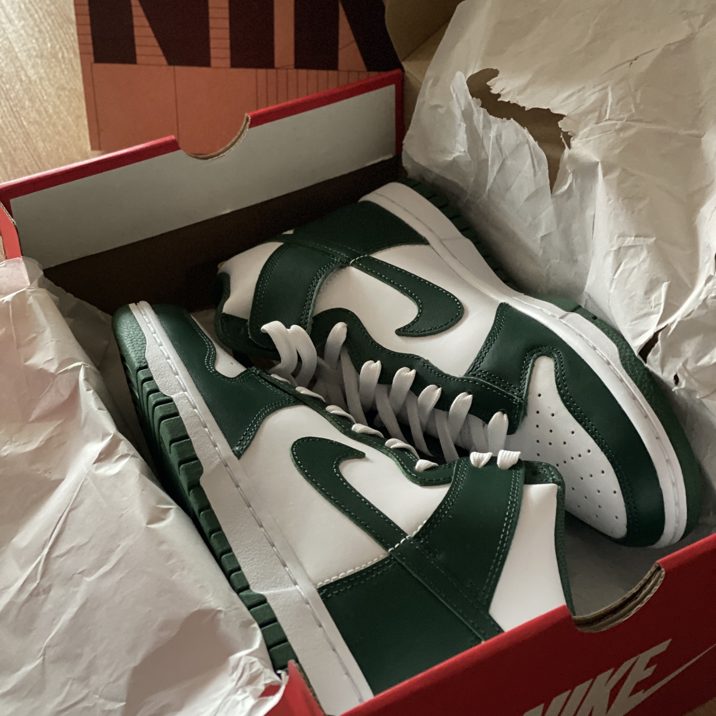 Nike Dunk High Retro Noble Green 착용 스타일 - 2