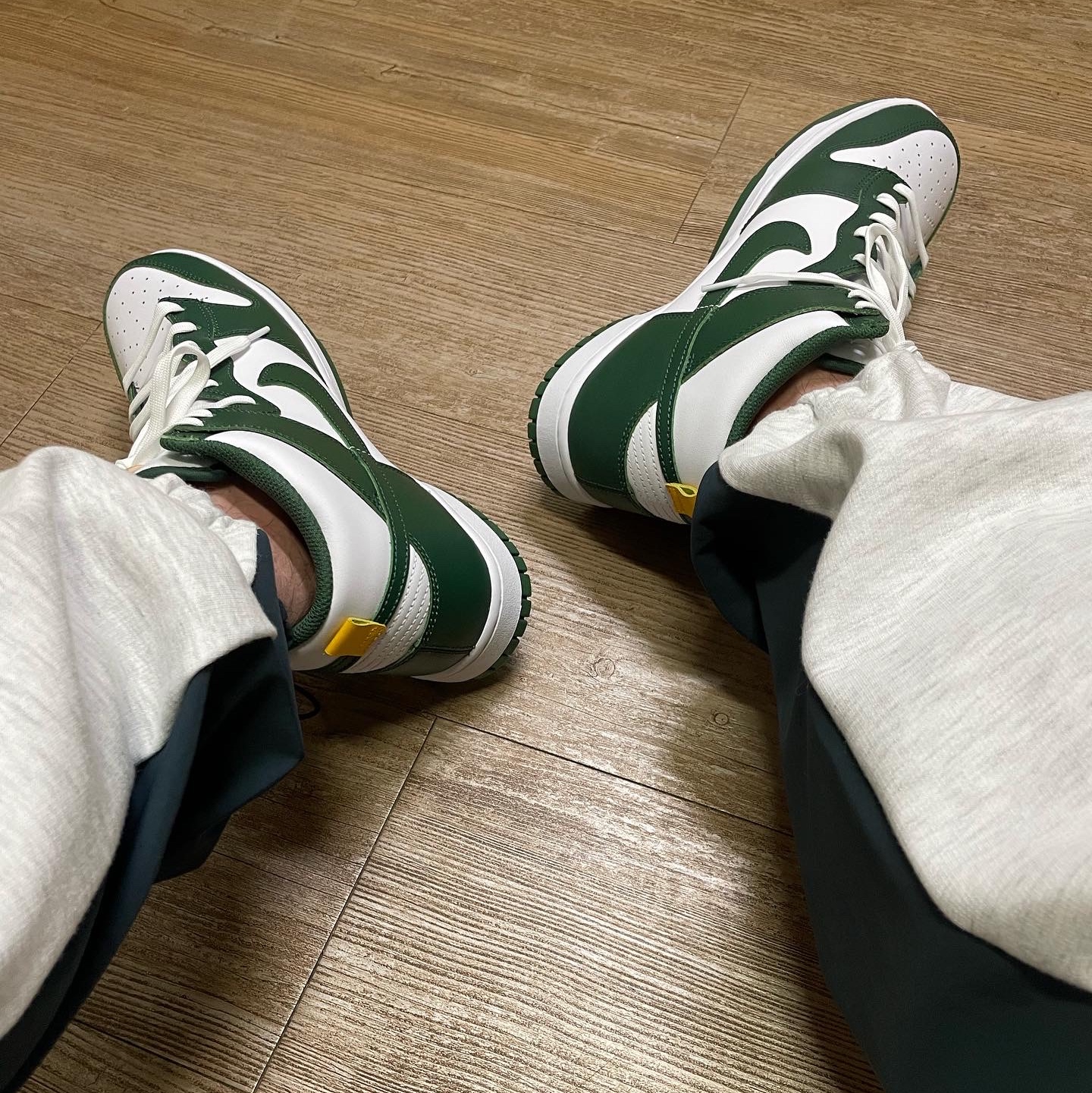 Nike Dunk High Retro Noble Green 착용 스타일 - 4