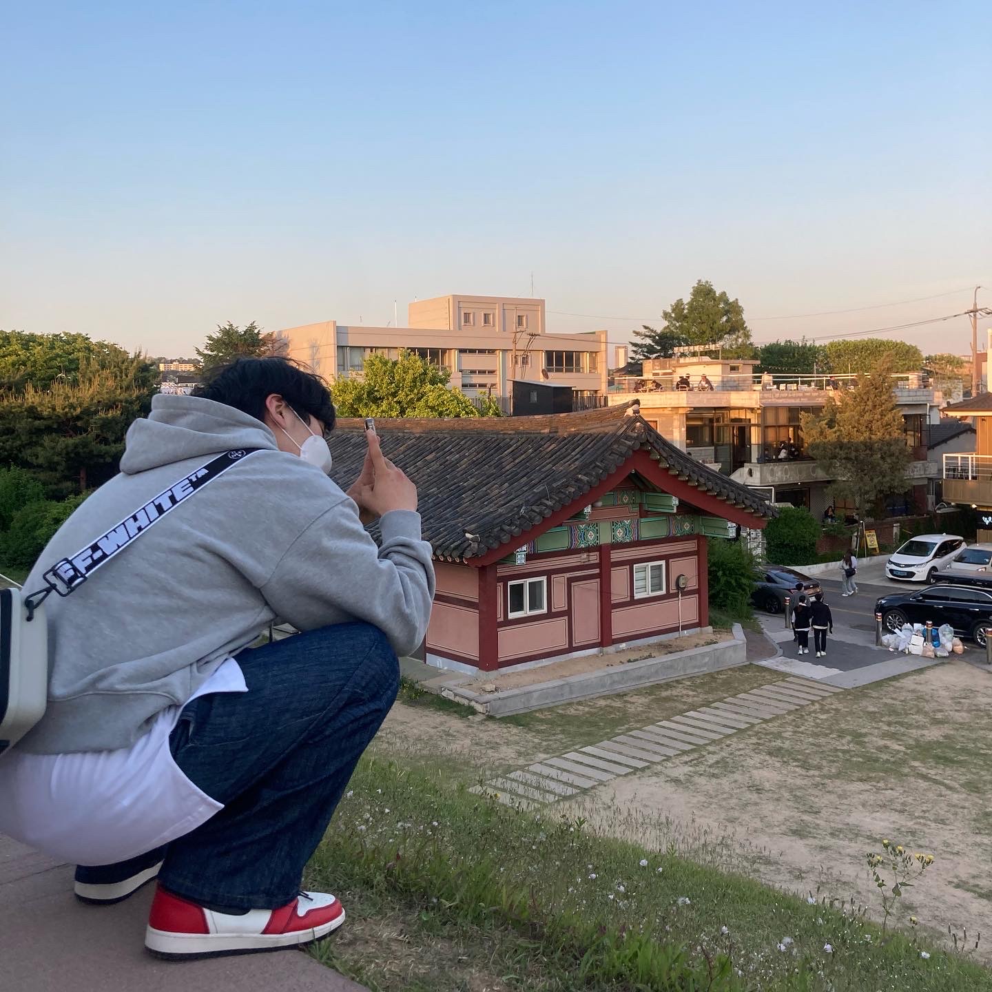Off-White x Amore Pacific Protection Box (Without Cosmetics), Jordan 1 Retro High OG Defiant SB LA to Chicago 착용 스타일 - 1