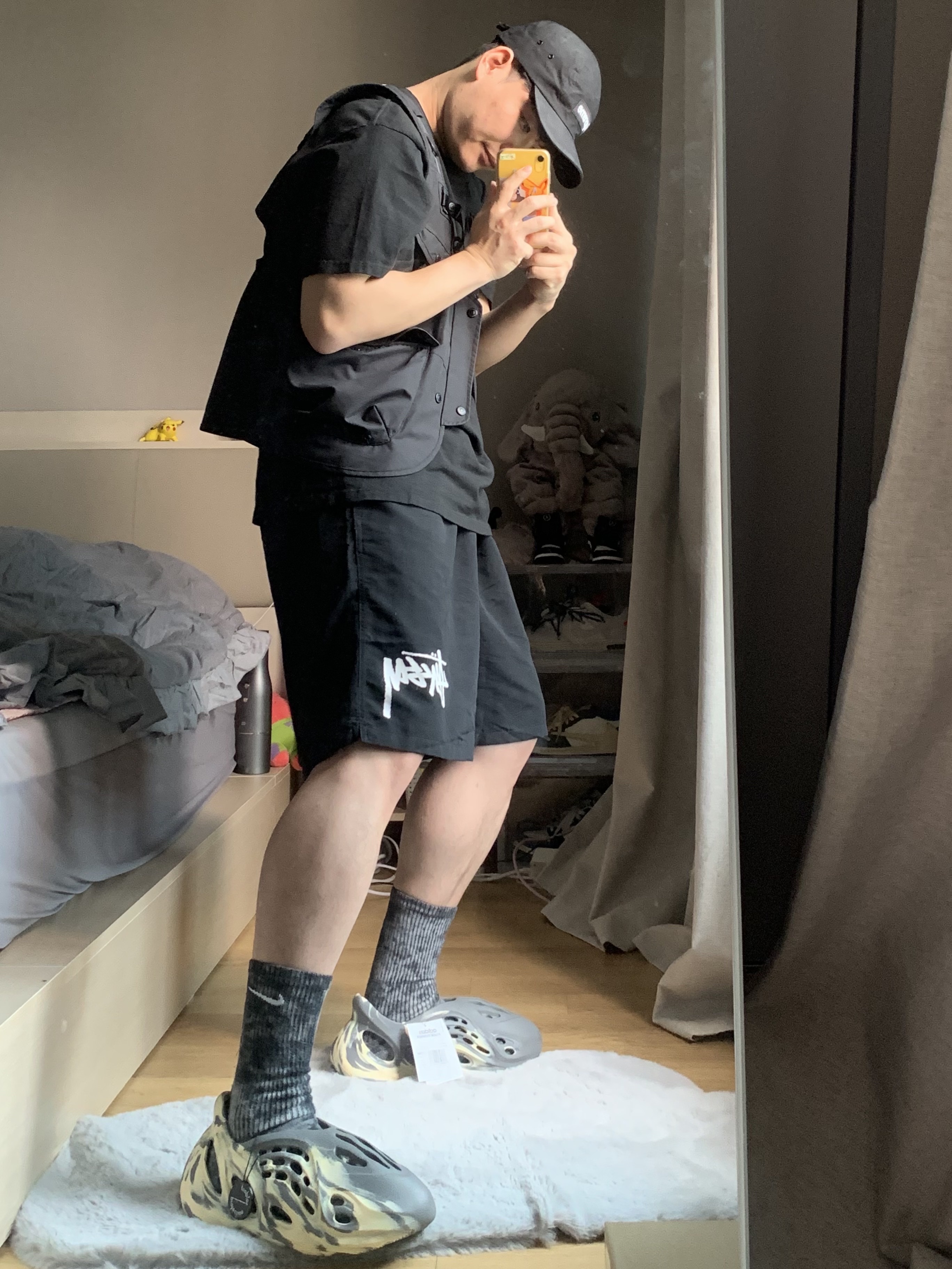 Stussy Big Stock Water Shorts Black, Adidas Yeezy Foam RNNR MXT Moon Gray 착용 스타일