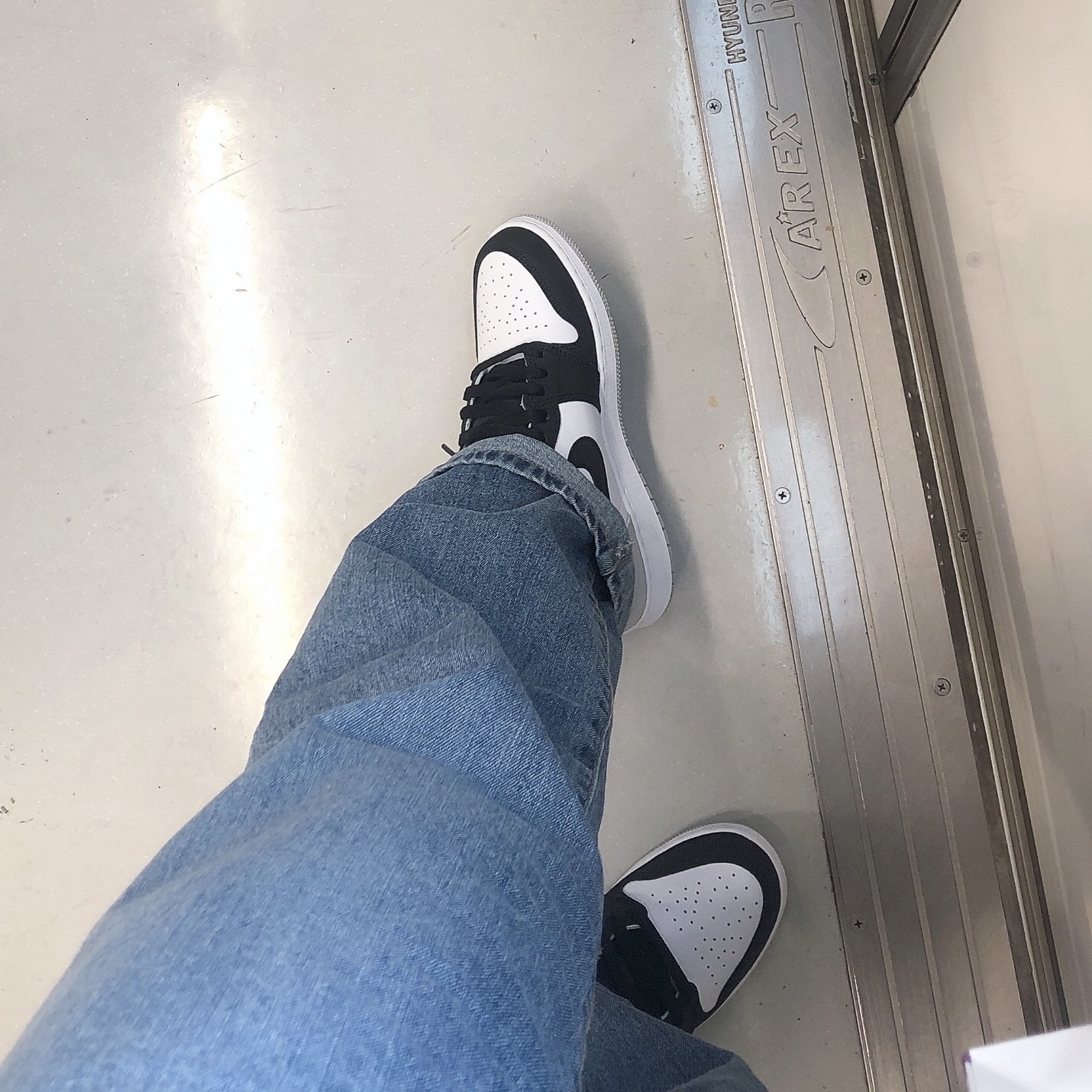 (GS) Jordan 1 Retro High OG Bleached Coral 착용 스타일 - 2