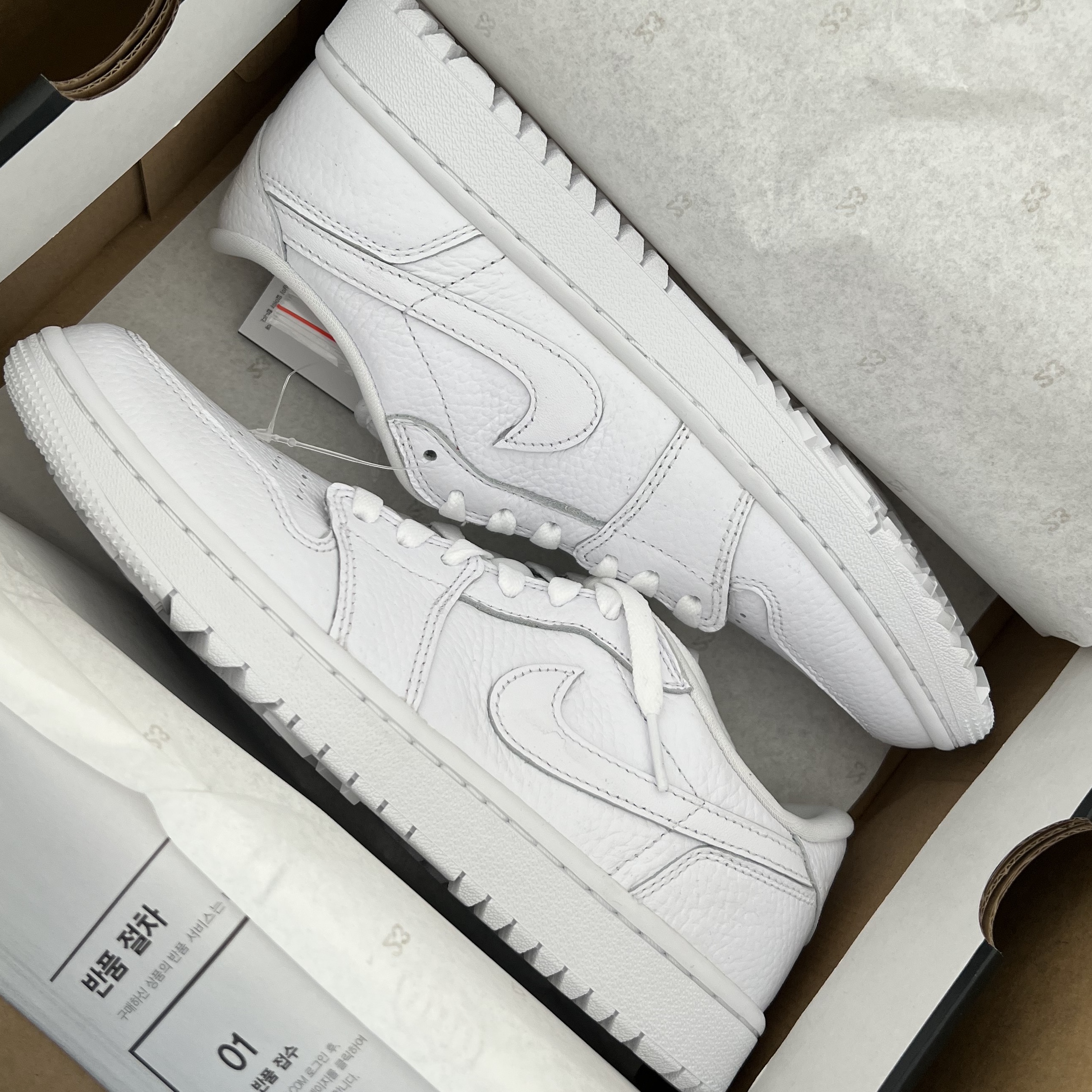 Jordan 1 Low Golf Triple White 착용 스타일
