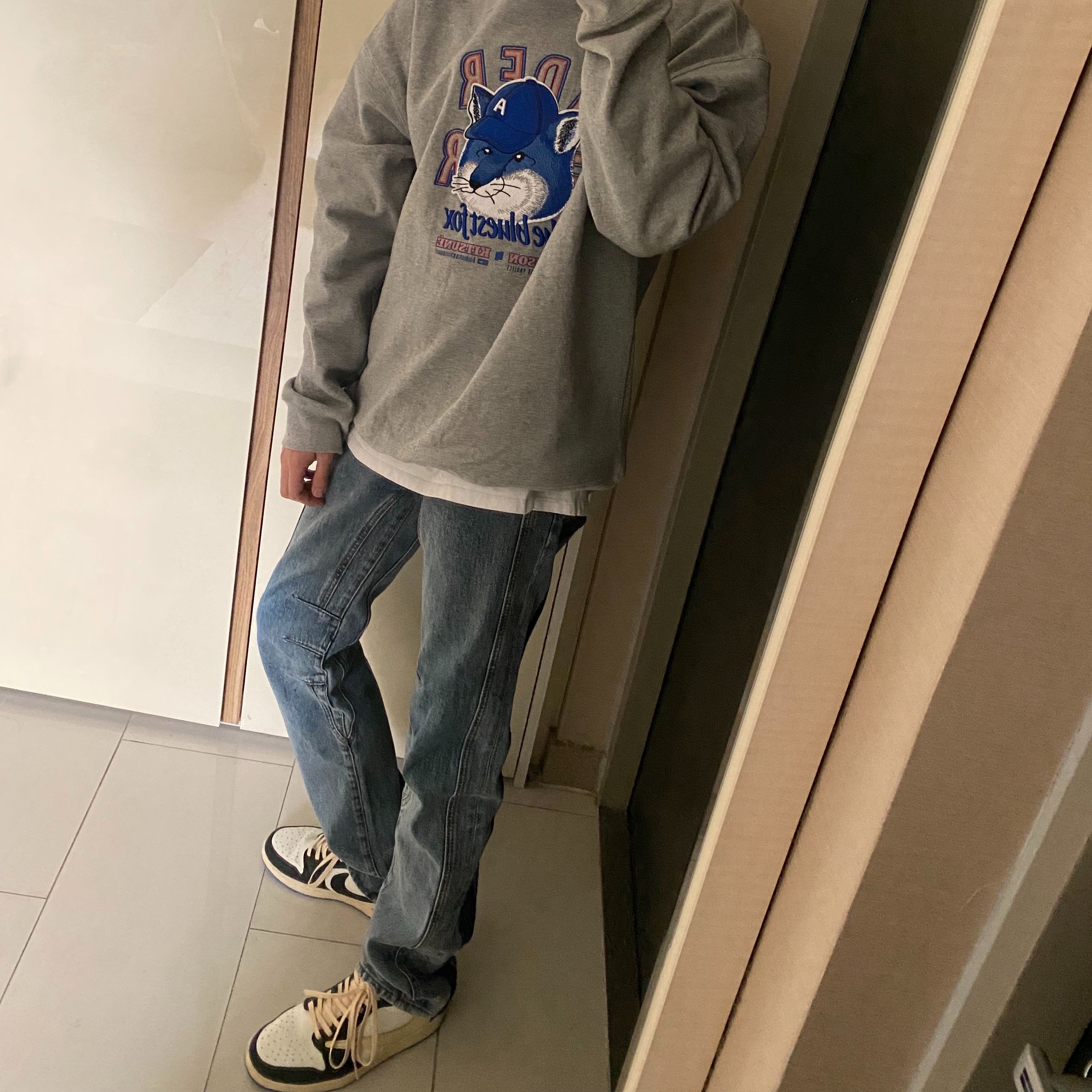 Jordan 1 x Travis Scott x Fragment Retro Low OG SP Military Blue, Maison Kitsune x Ader Error The Bluest Fox Sweatshirt Grey 착용 스타일