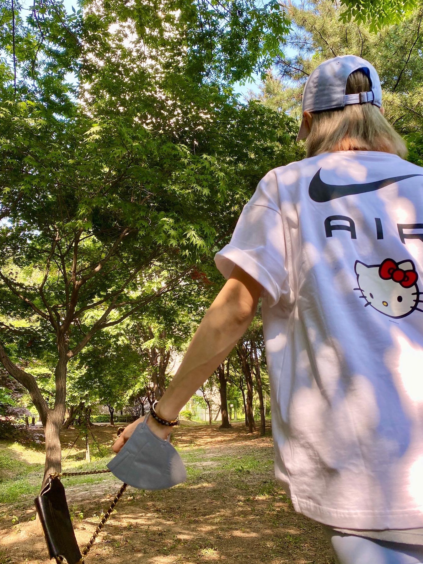Jordan 1 Retro High OG University Blue, Nike x Hello Kitty NRG Air T-Shirt White - Asia 착용 스타일 - 3