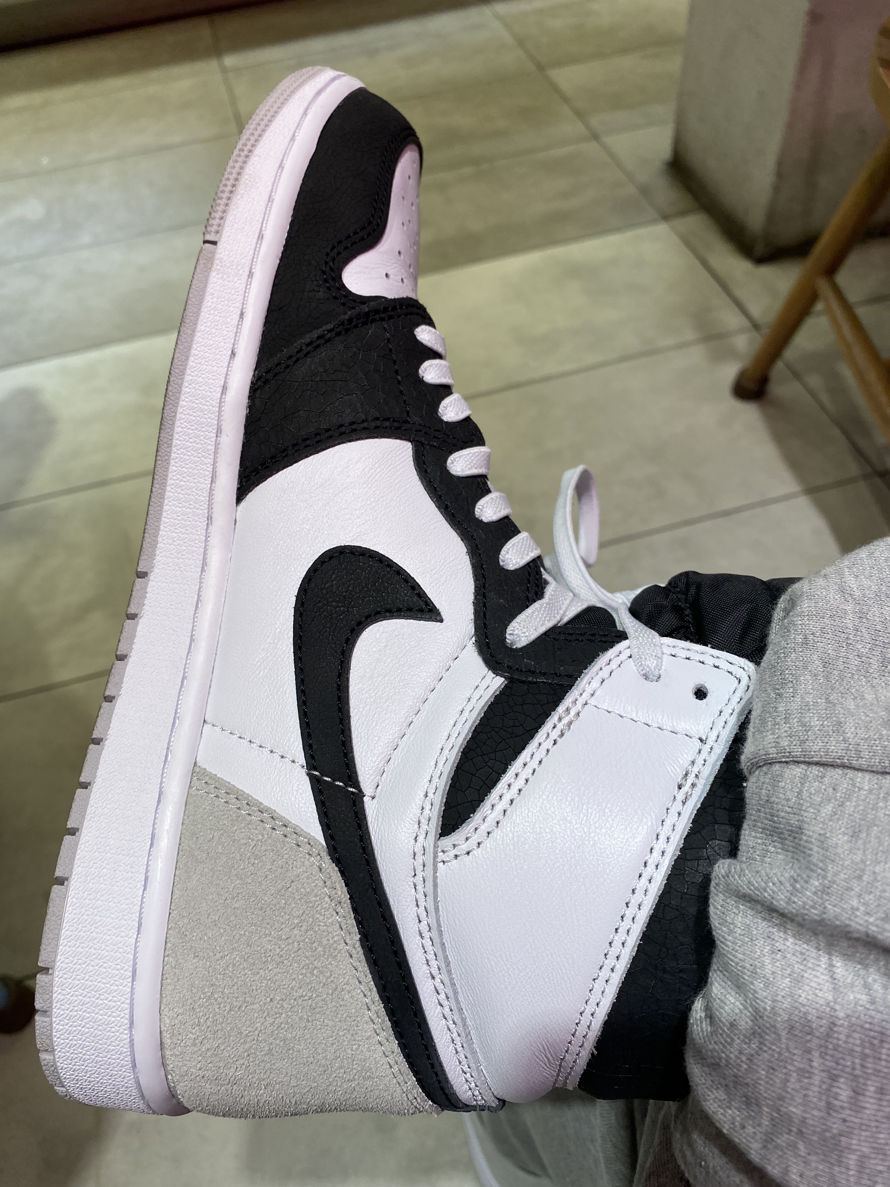 Jordan 1 Retro High OG Bleached Coral 착용 스타일 - 2