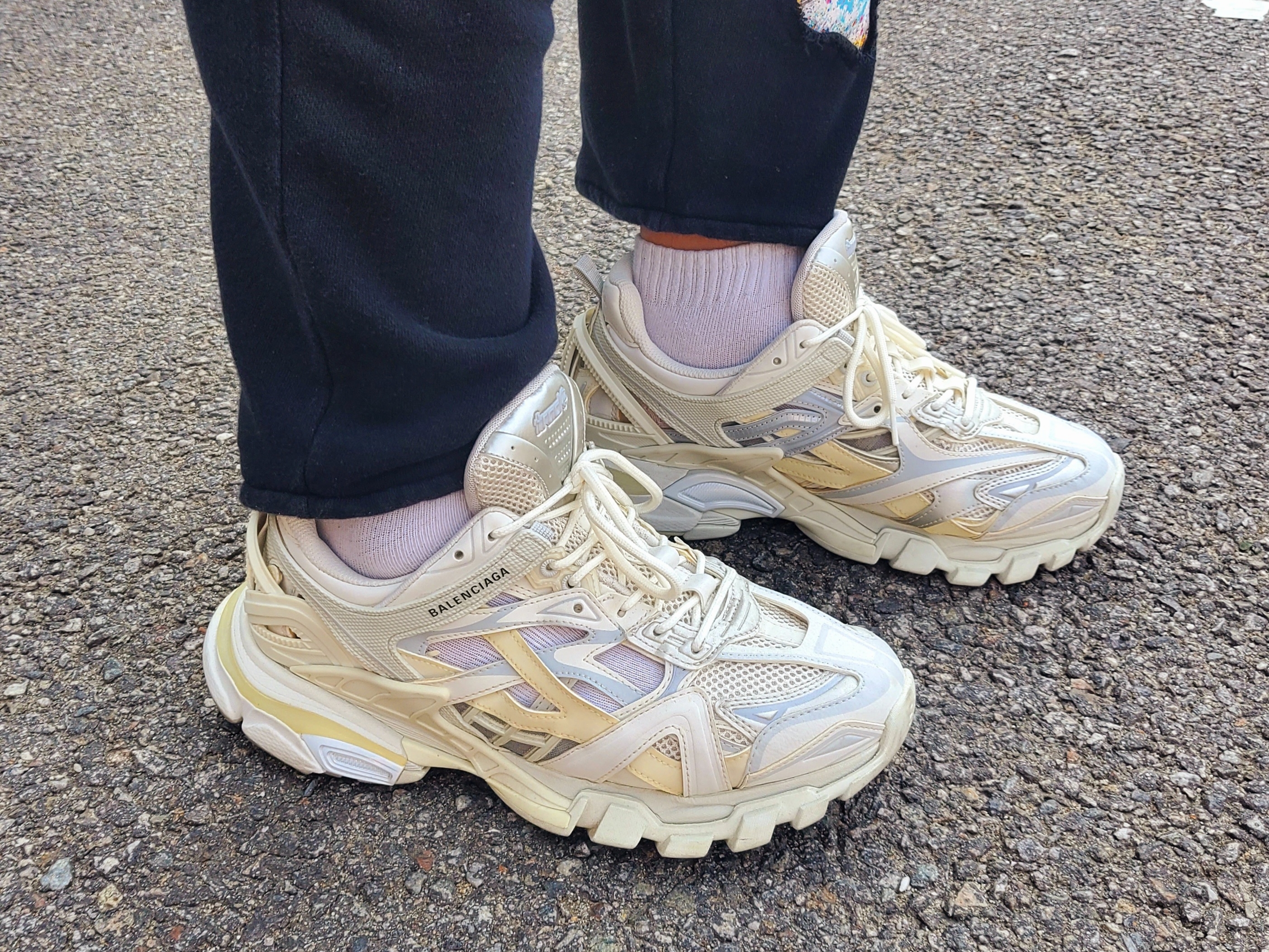 Balenciaga Track.2 Sneakers White 착용 스타일 - 2