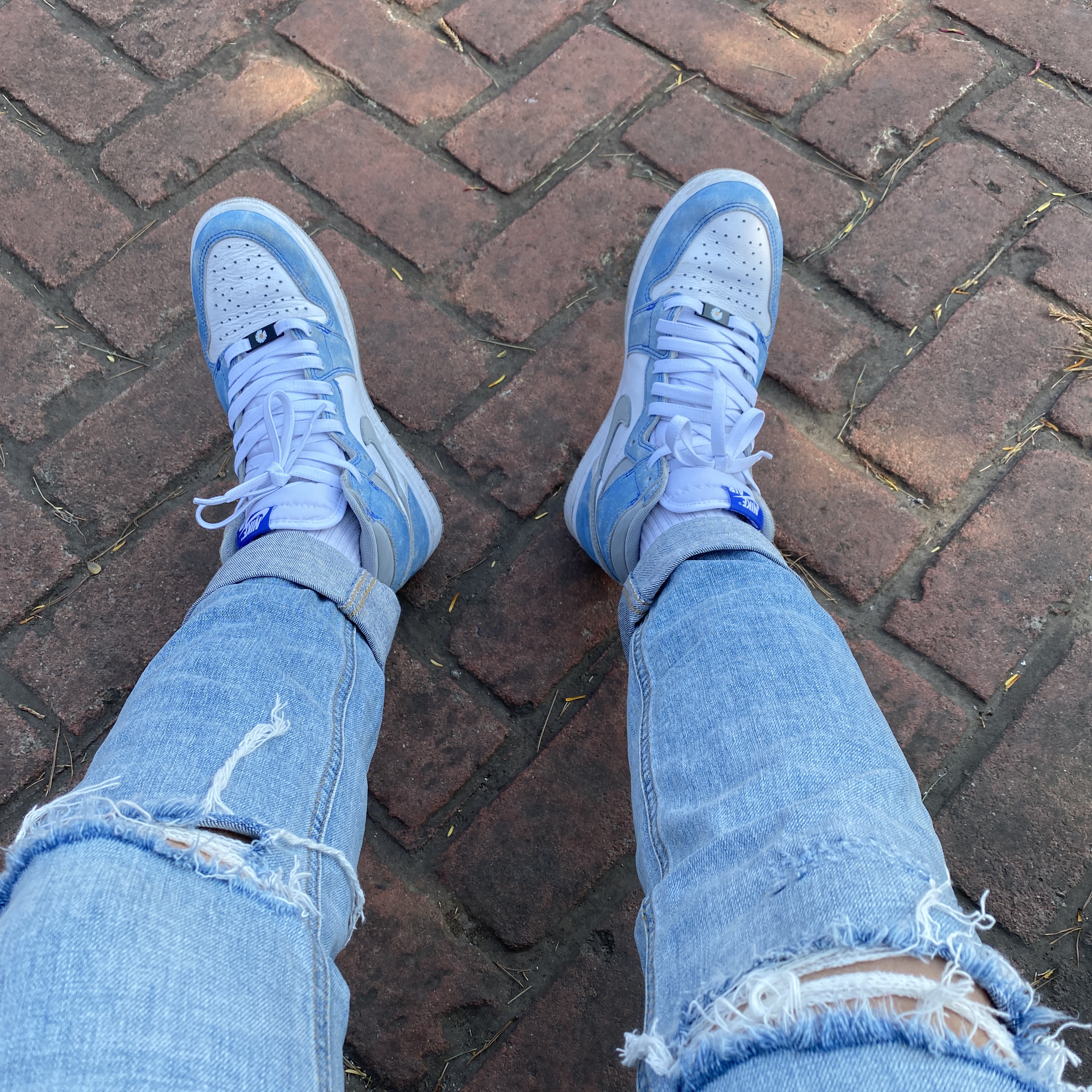 Jordan 1 Retro High OG Hyper Royal 착용 스타일