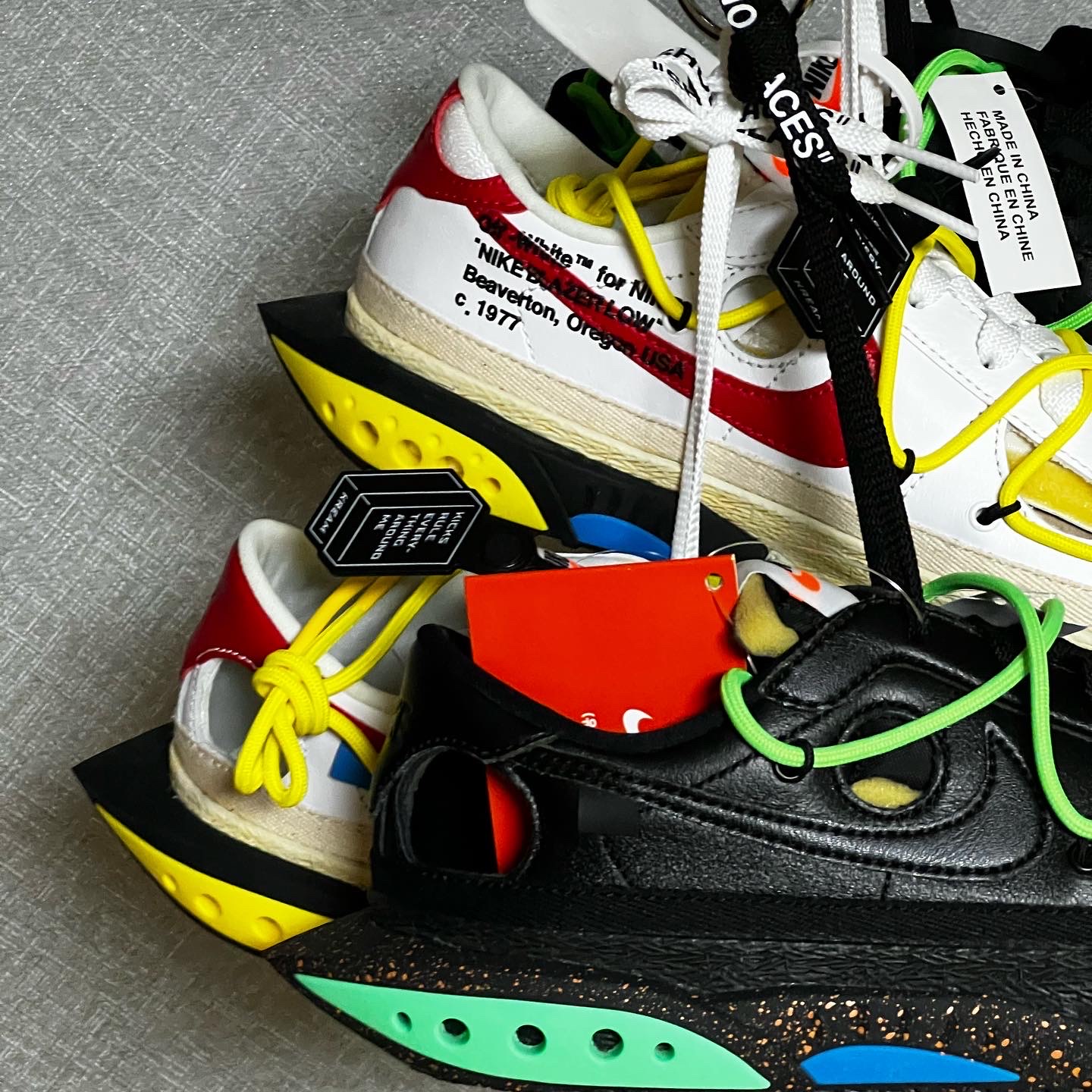 Nike x Off-White Blazer Low '77 White and University Red, Nike x Off-White Blazer Low '77 Black and Electro Green 착용 스타일 - 3