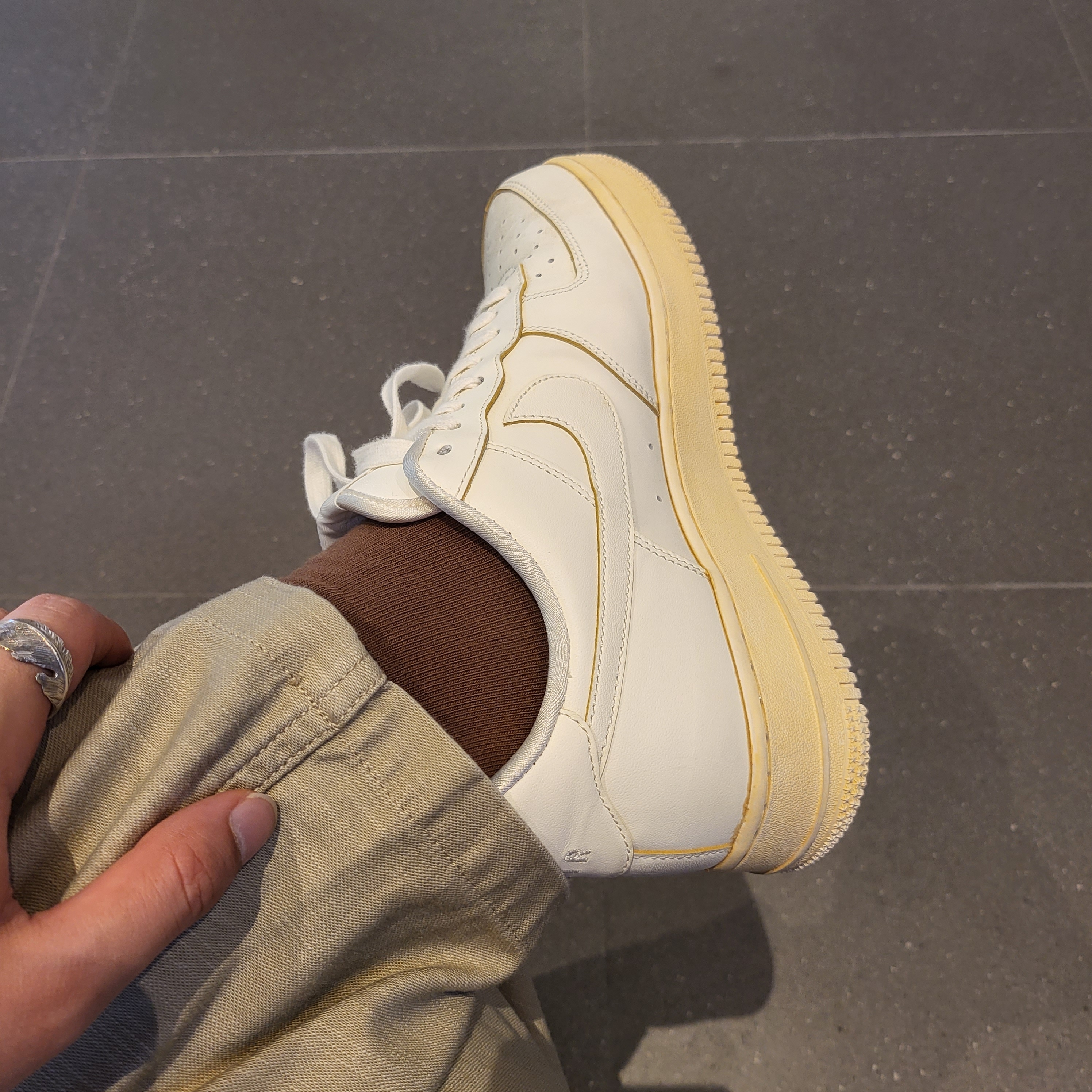 Nike Air Force 1 '07 LV8 Timeless Classic 착용 스타일 - 4