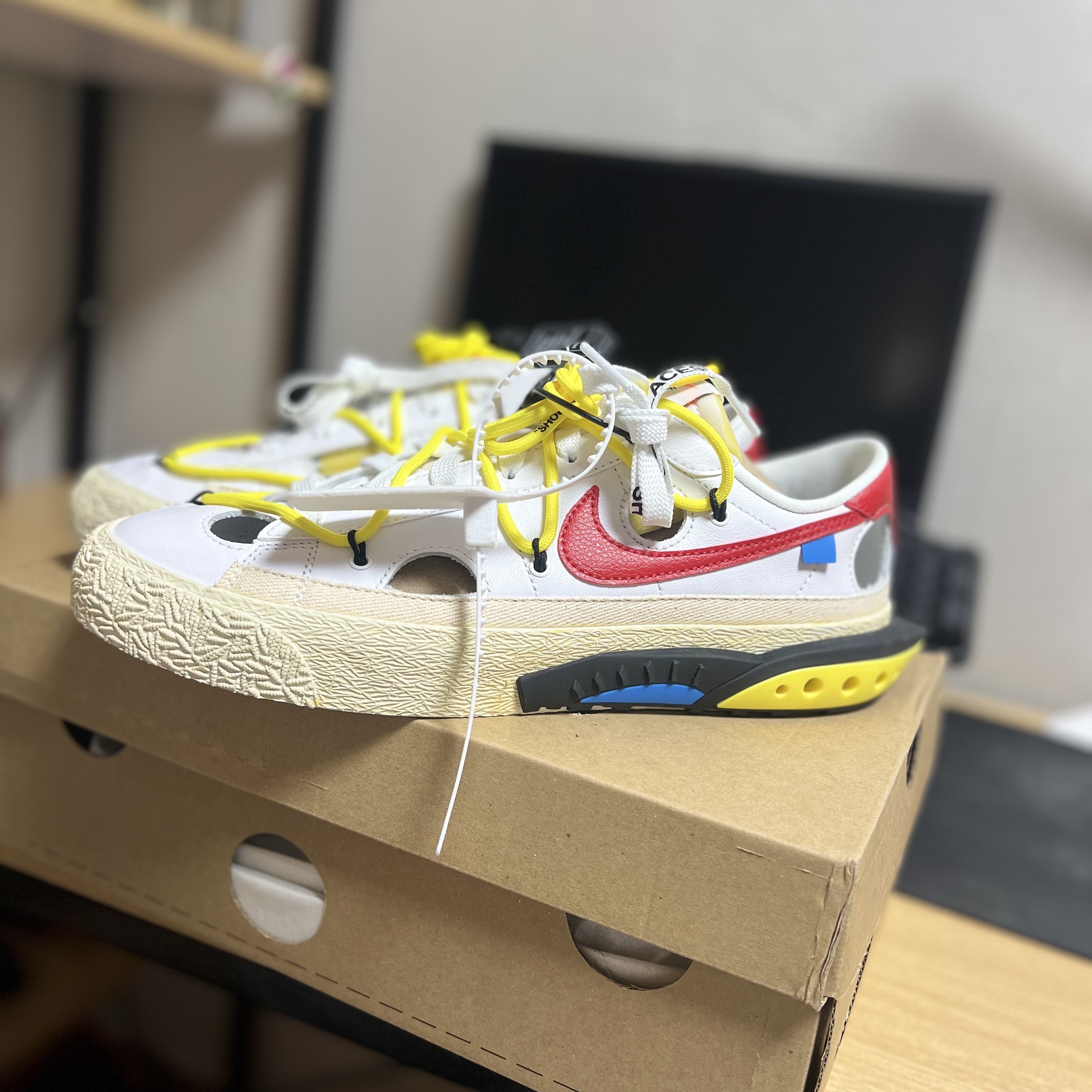 Nike x Off-White Blazer Low '77 White and University Red 착용 스타일 - 1