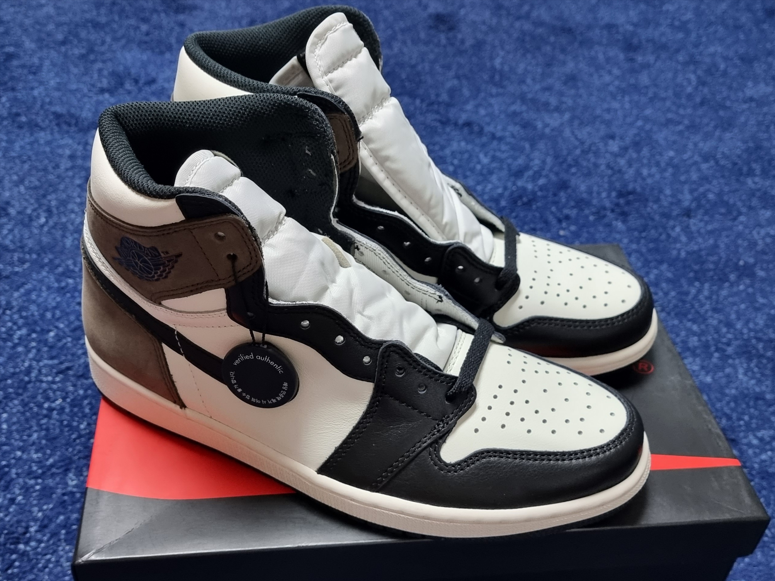 Jordan 1 Retro High OG Black Mocha 착용 스타일