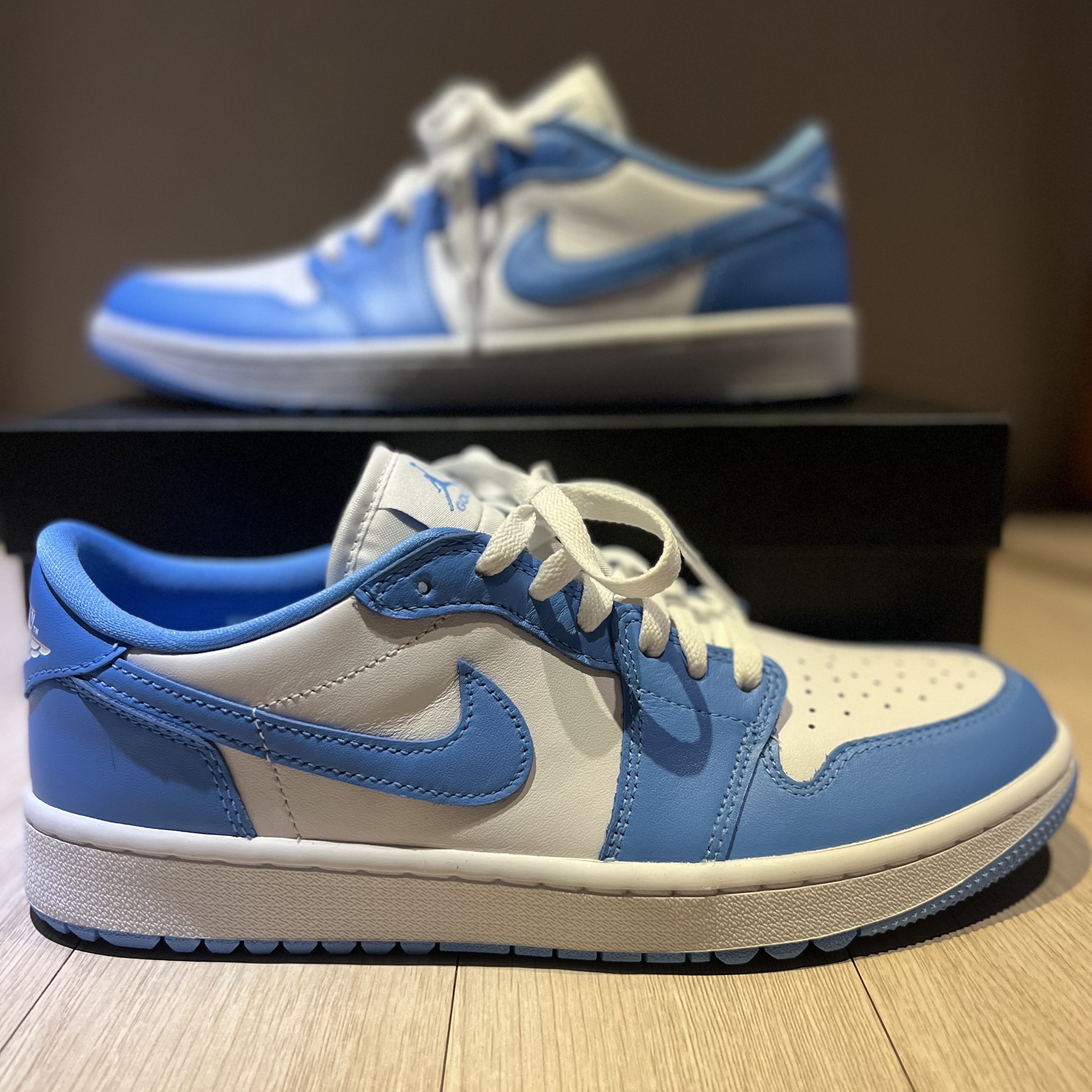 Jordan 1 Low Golf White and University Blue 착용 스타일 - 3