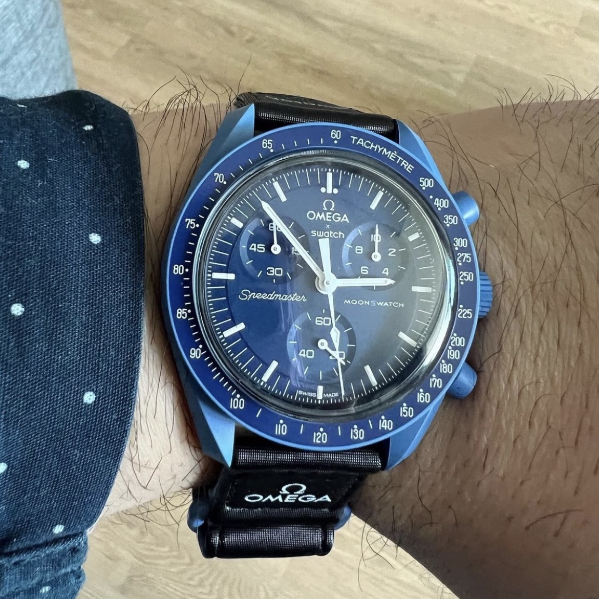 Swatch x Omega Bioceramic MoonSwatch Mission To Neptune 착용 스타일