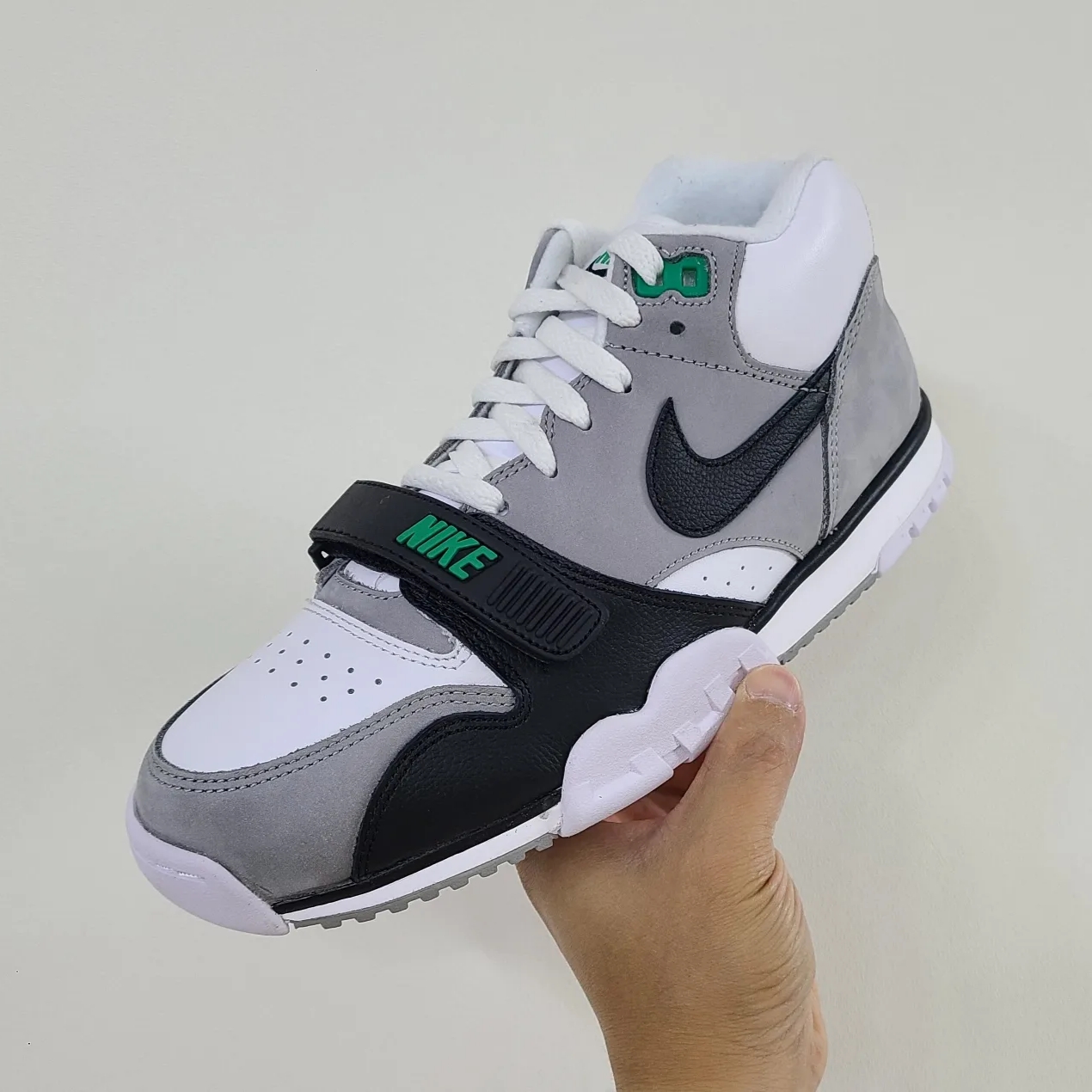 Nike Air Trainer 1 Chlorophyll 착용 스타일 - 1