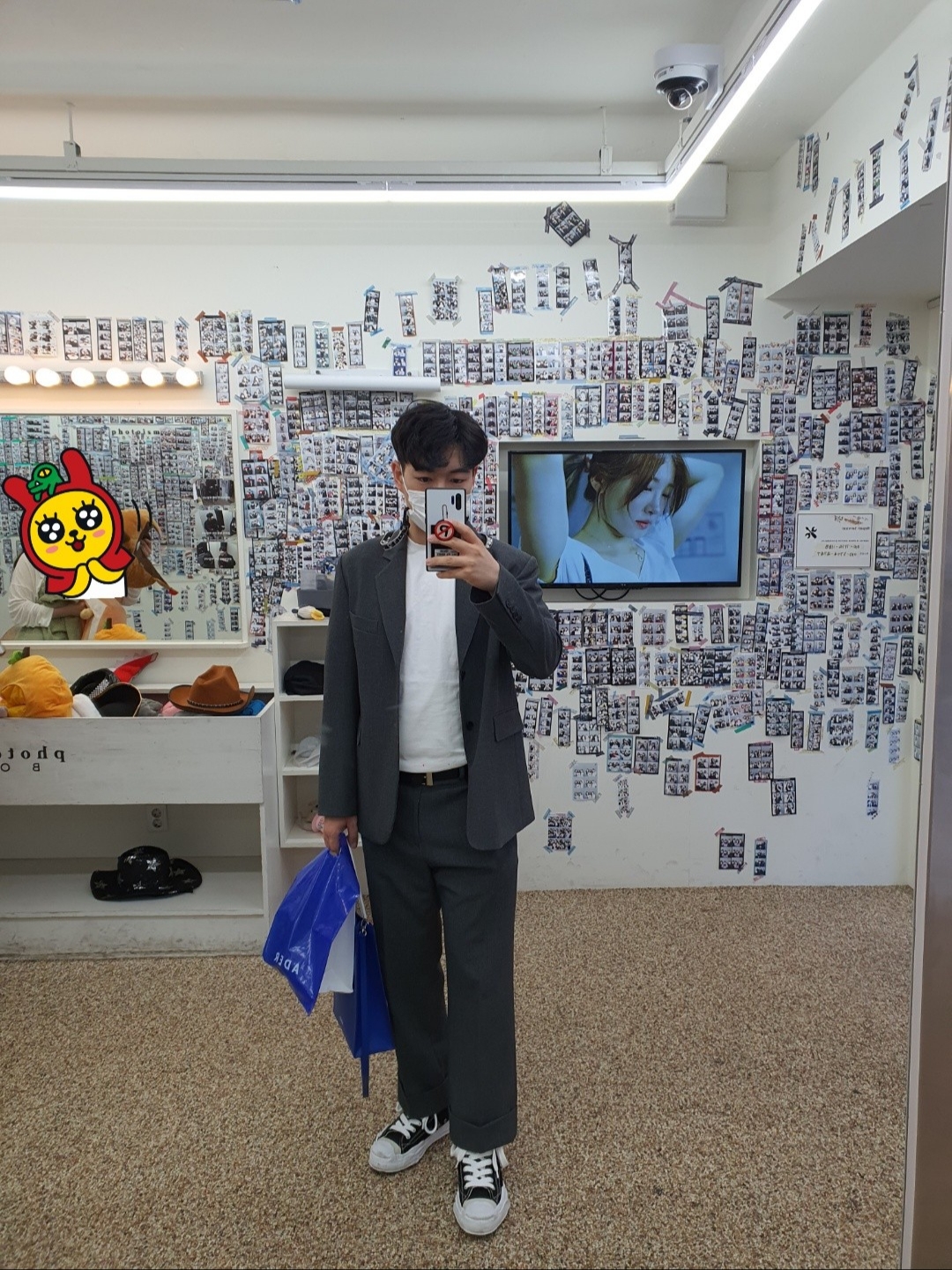 Off-White x Amore Pacific Protection Box (Without Cosmetics), Ader Error Blue Bag Blue 착용 스타일