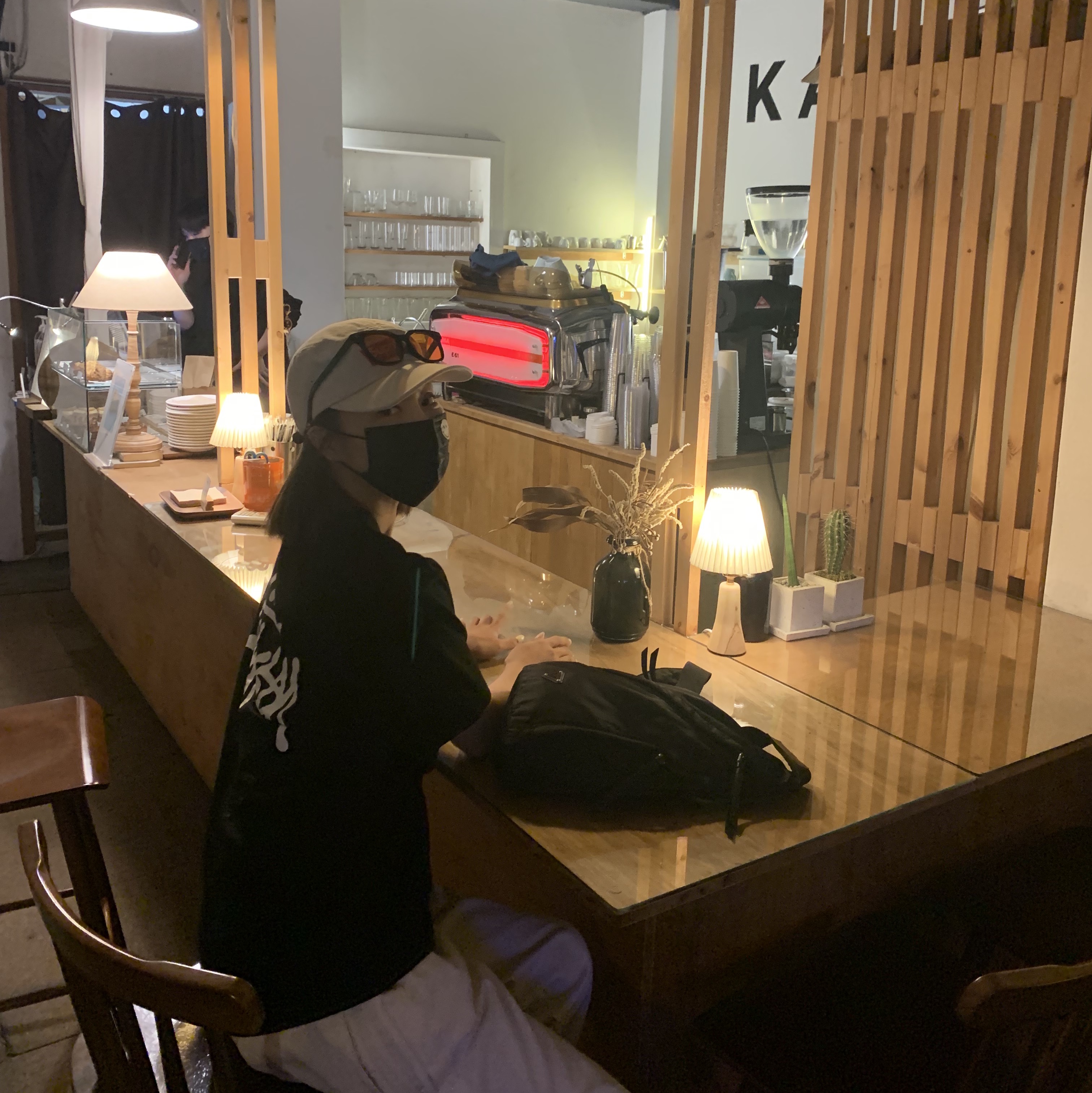 Stussy Basic Stussy T-Shirt Black 2022, Supreme Washed Chino Twill Camp Cap Stone - 22SS 착용 스타일 - 1