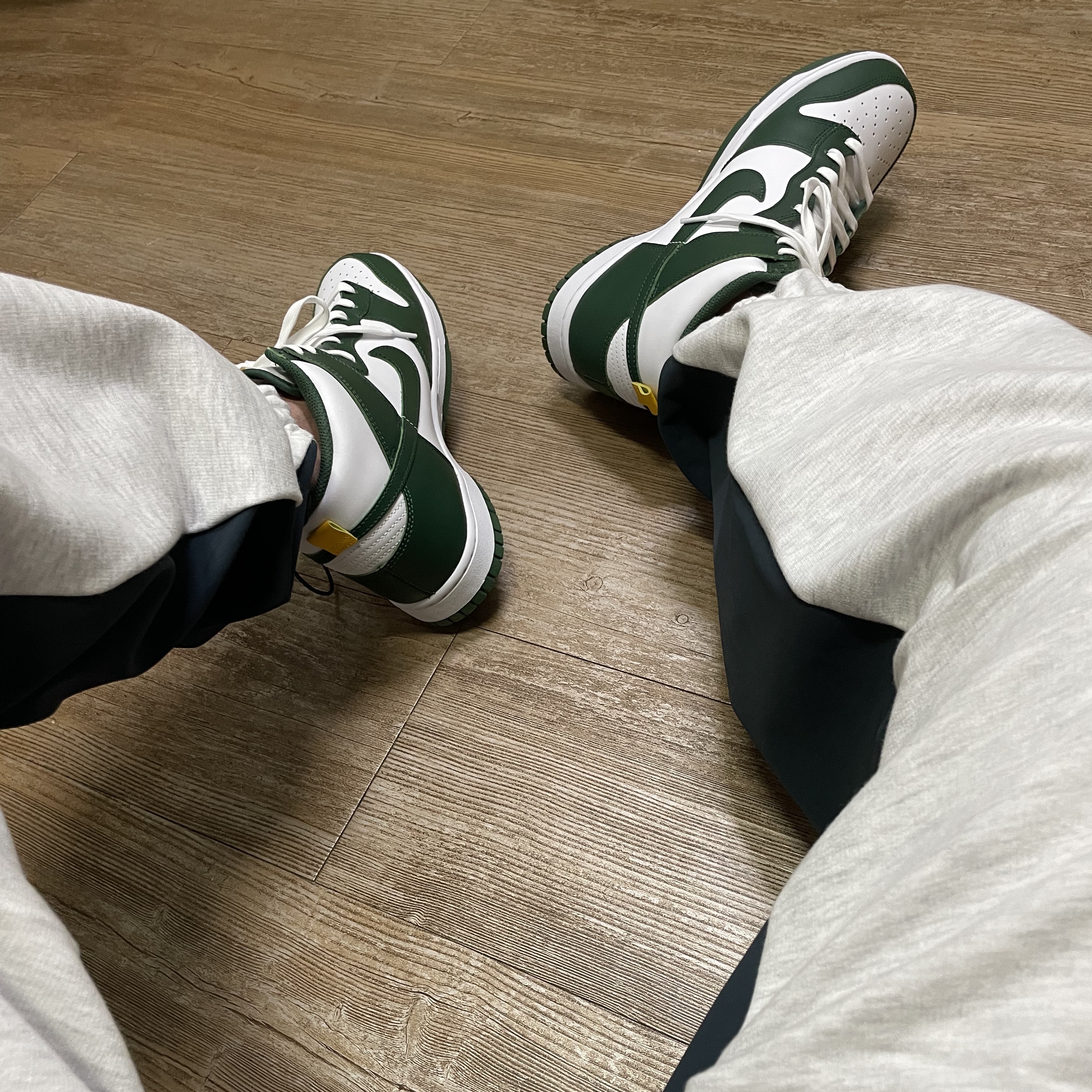 Nike Dunk High Retro Noble Green 착용 스타일 - 3