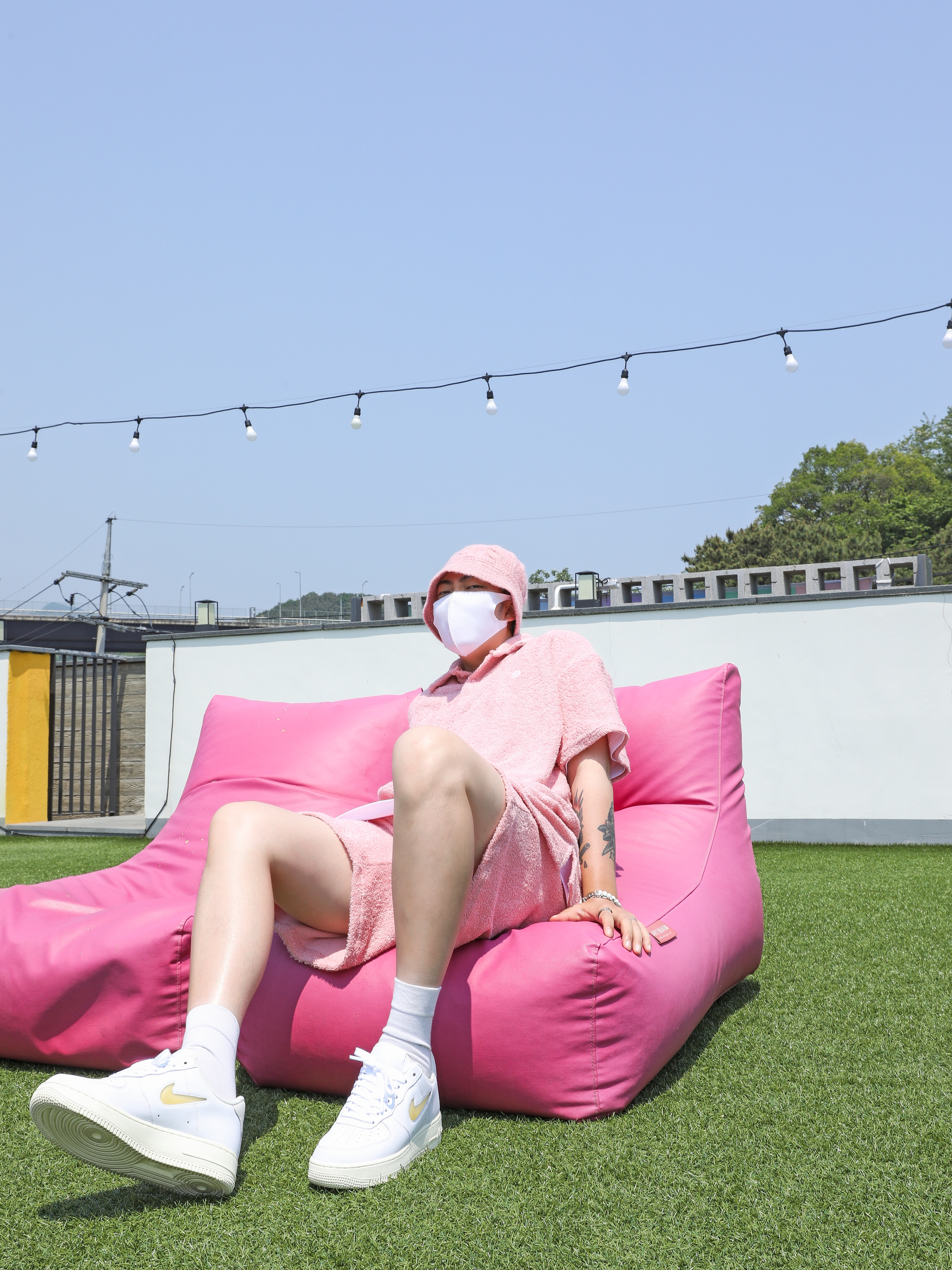 Nike Air Force 1 '07 LX Pale Vanilla 착용 스타일 - 2