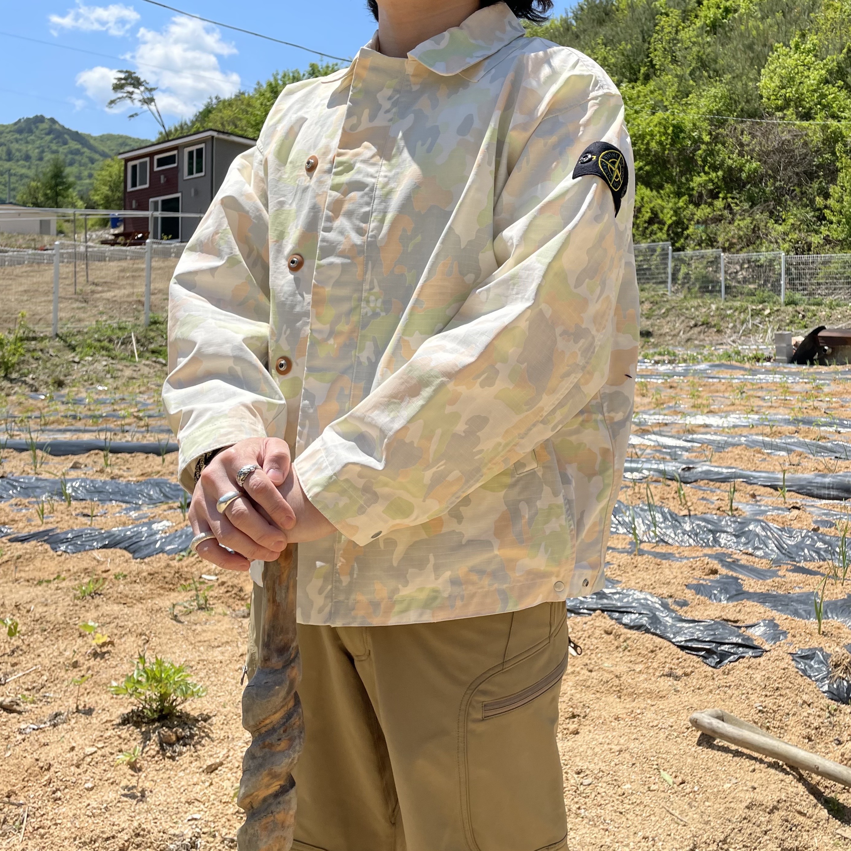 Supreme x Stone Island Reactive Ice Camo Ripstop Jacket Tan - 22SS 착용 스타일 - 2