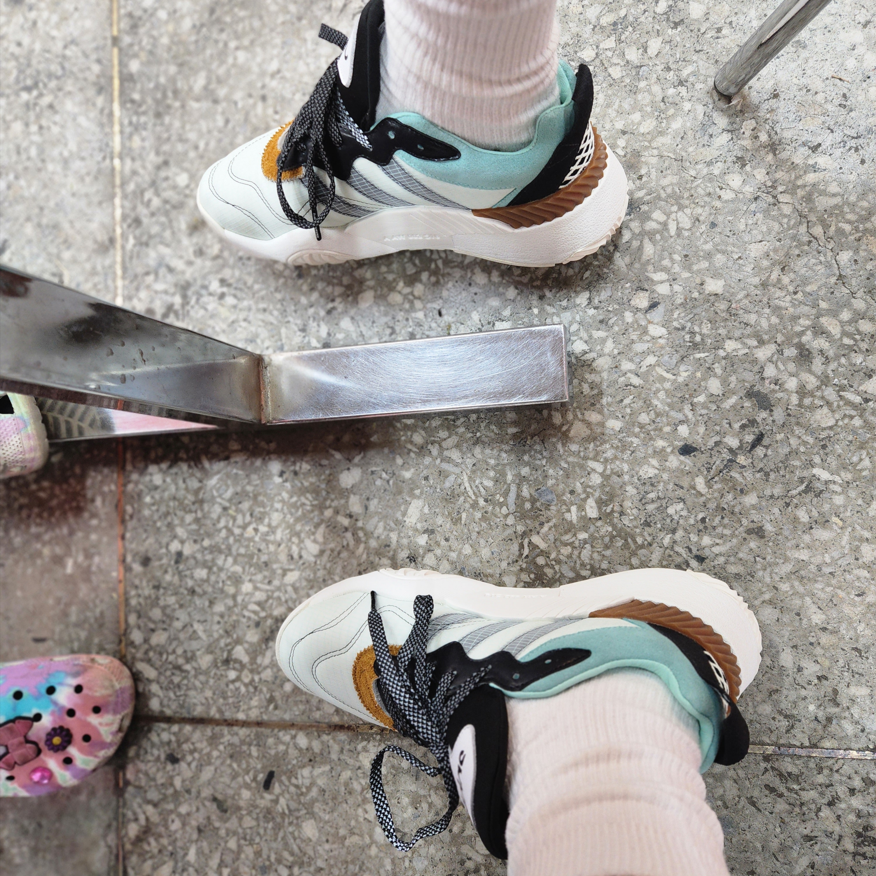 Adidas x Alexander Wang Turnout Trainer Clear Mint 착용 스타일 - 3