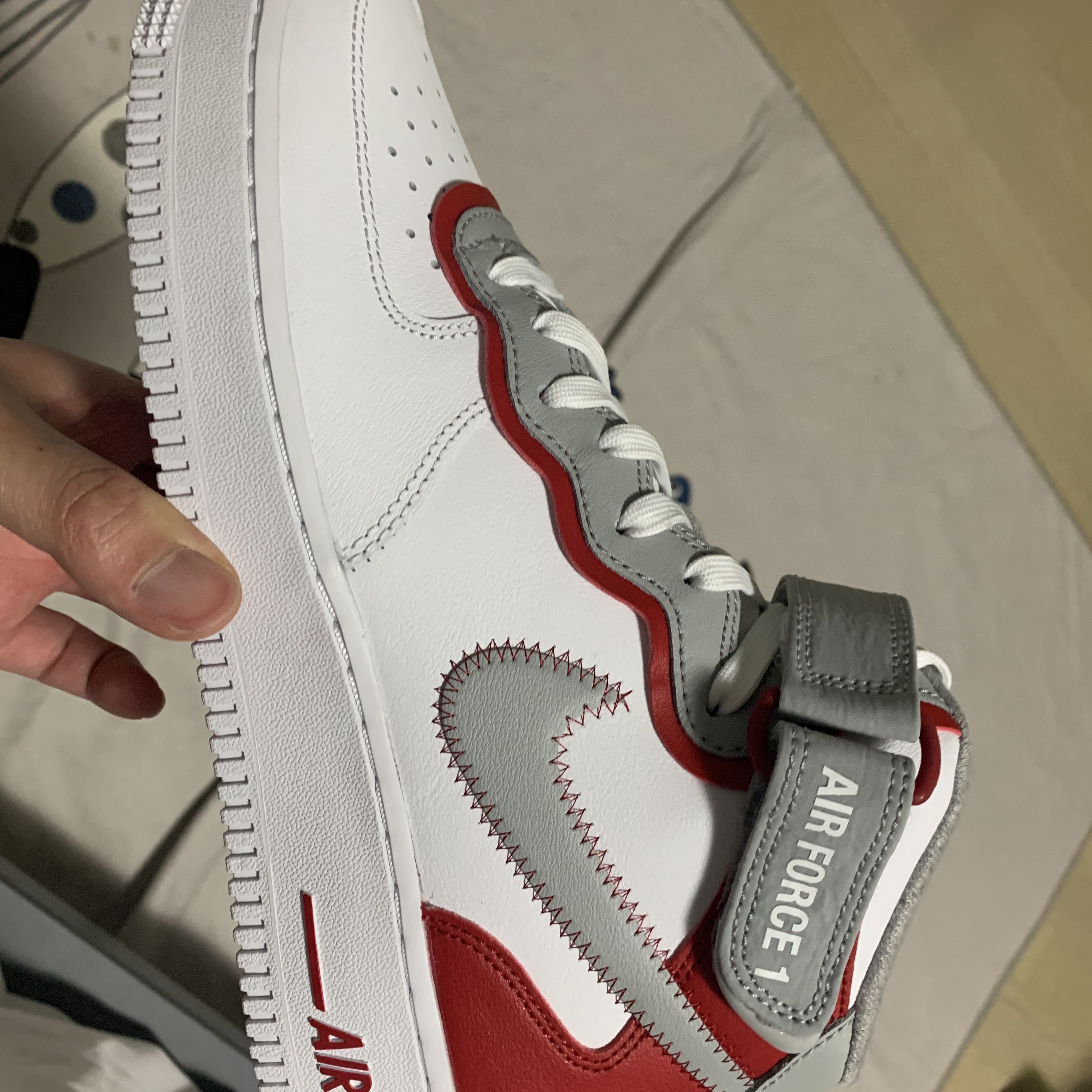 Nike Air Force 1 Mid '07 LV8 Athletic Club White Gym Red 착용 스타일 - 4