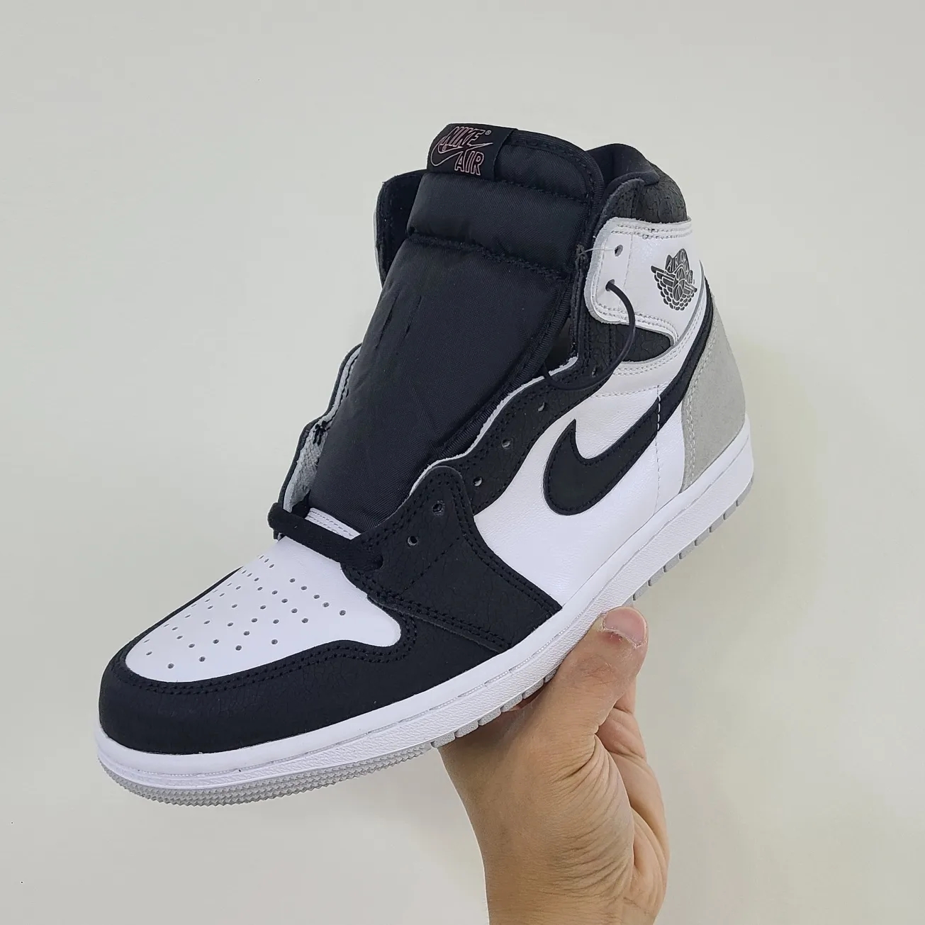 Jordan 1 Retro High OG Bleached Coral 착용 스타일 - 1