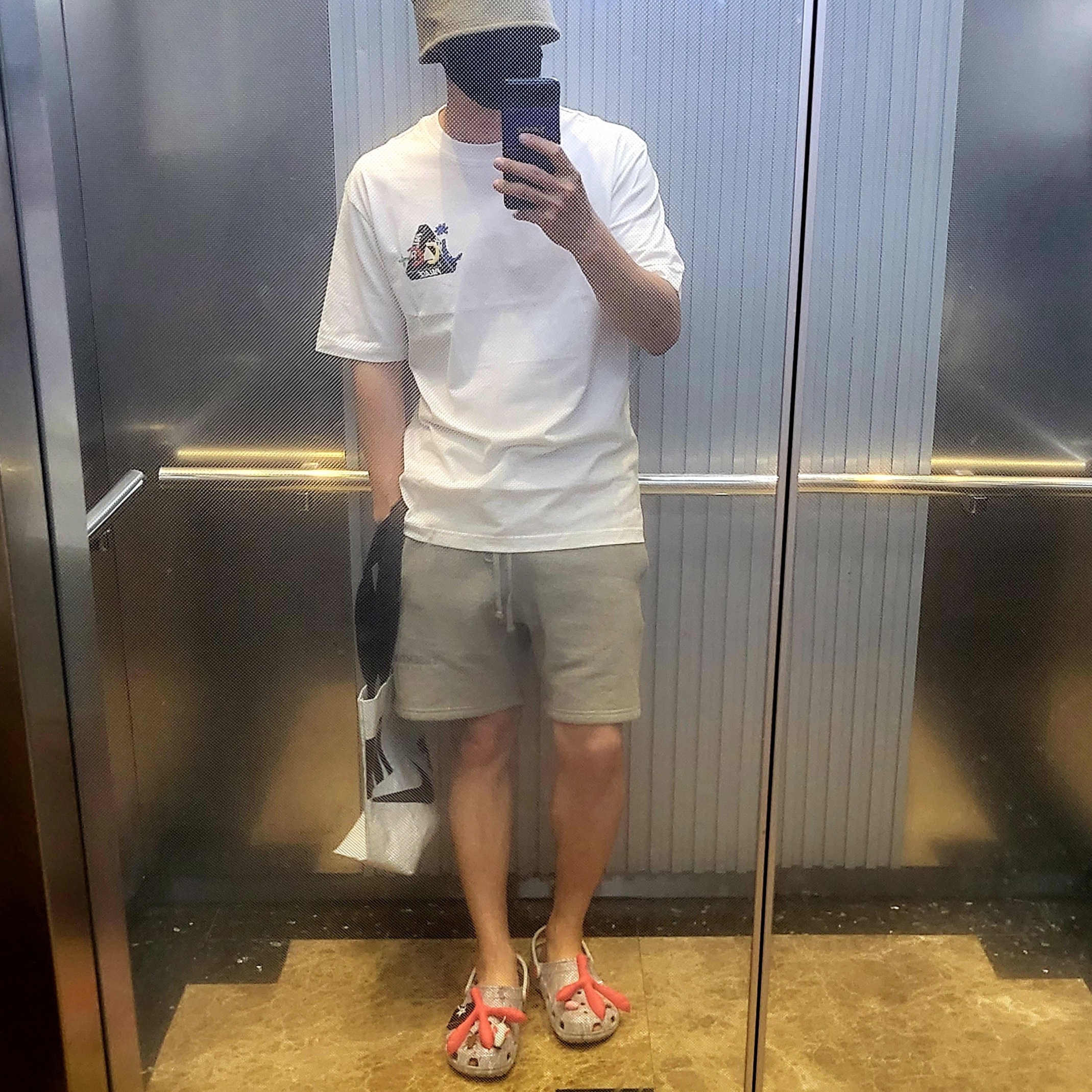 Palace JCDC2 T-Shirt White - 20SS, Crocs x Staple Classic Clog Grey Red 착용 스타일